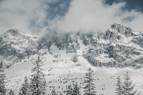 Free Majestic snowy mountain peaks under a cloudy sky, showcasing winter beauty. Stock Photo