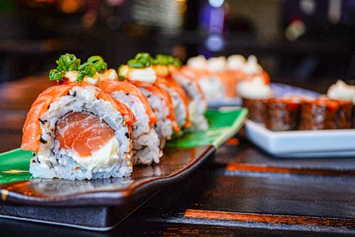 Sushi En Plato De Cerámica