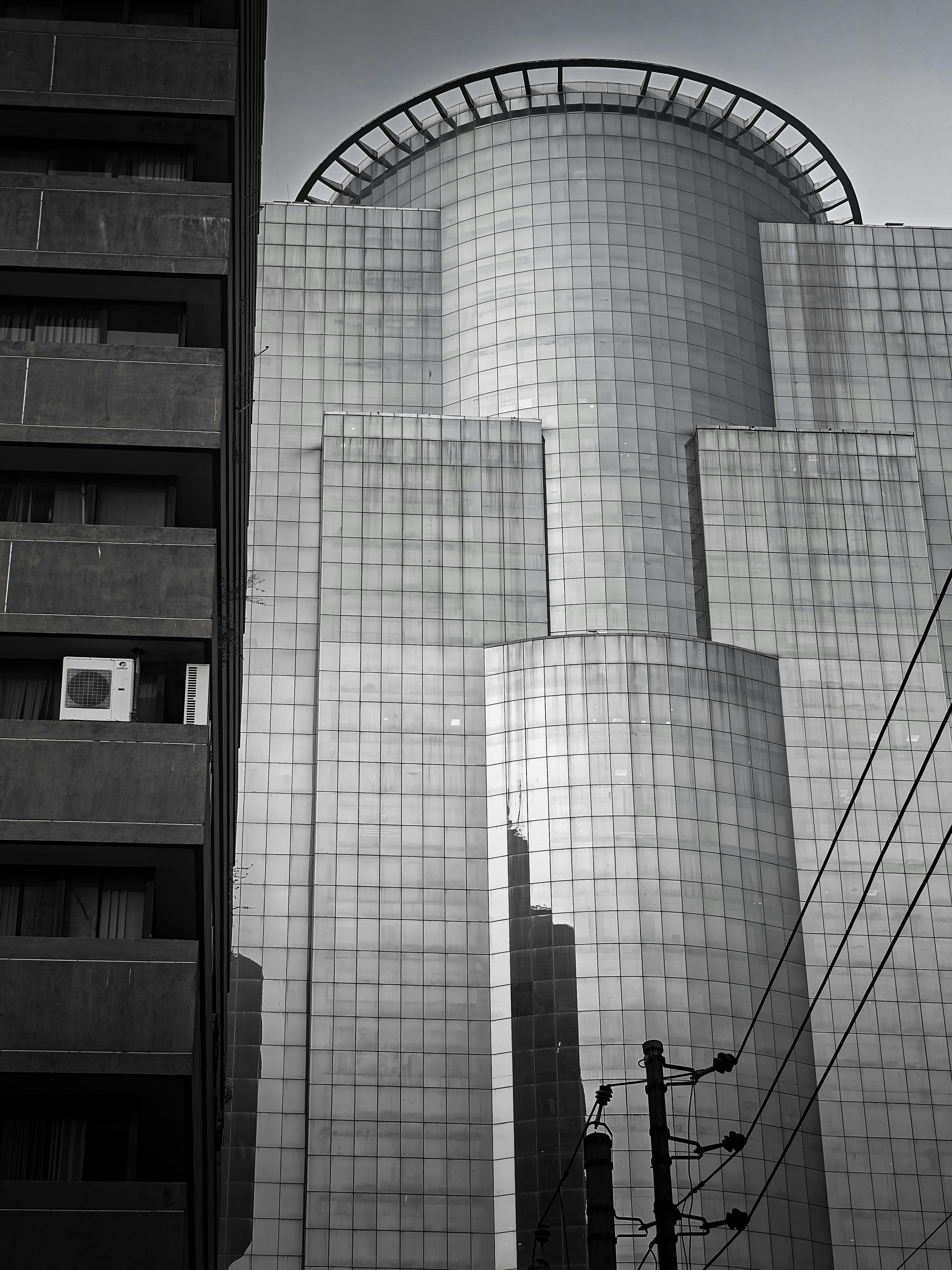 gratis Zwart-witfoto van een modern architectonisch gebouw in Dhaka, Bangladesh. Stockfoto