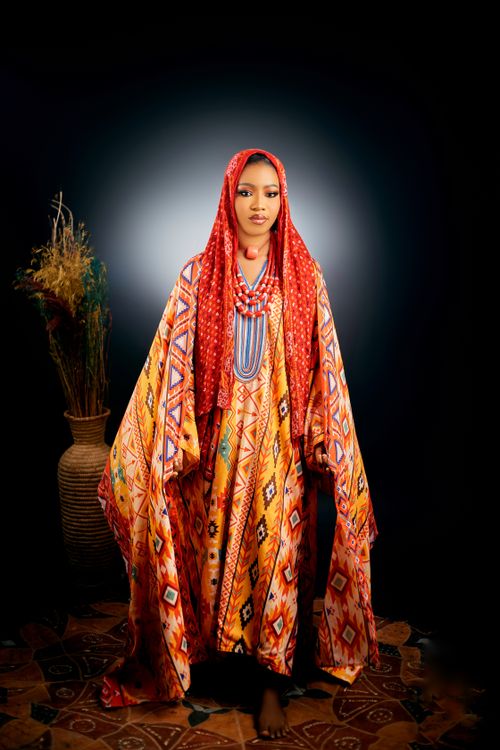 Free Vibrant portrait of a woman in traditional African attire with intricate patterns. Stock Photo