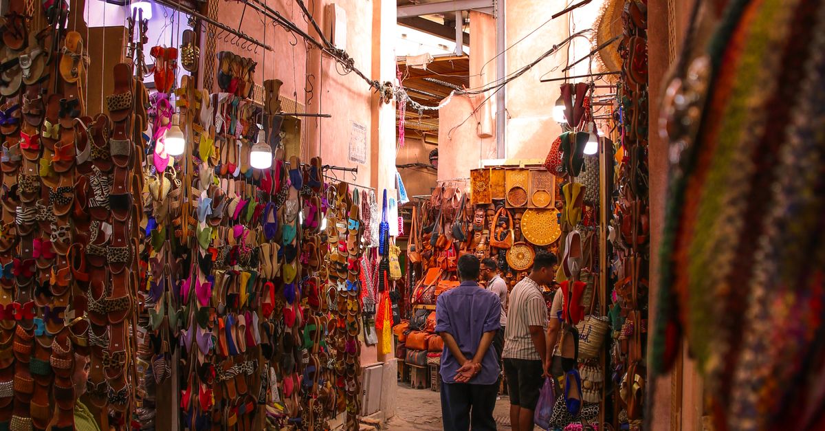 Photo Souk Exploring the Vibrant Souks of Marrakech · Free Stock Photo