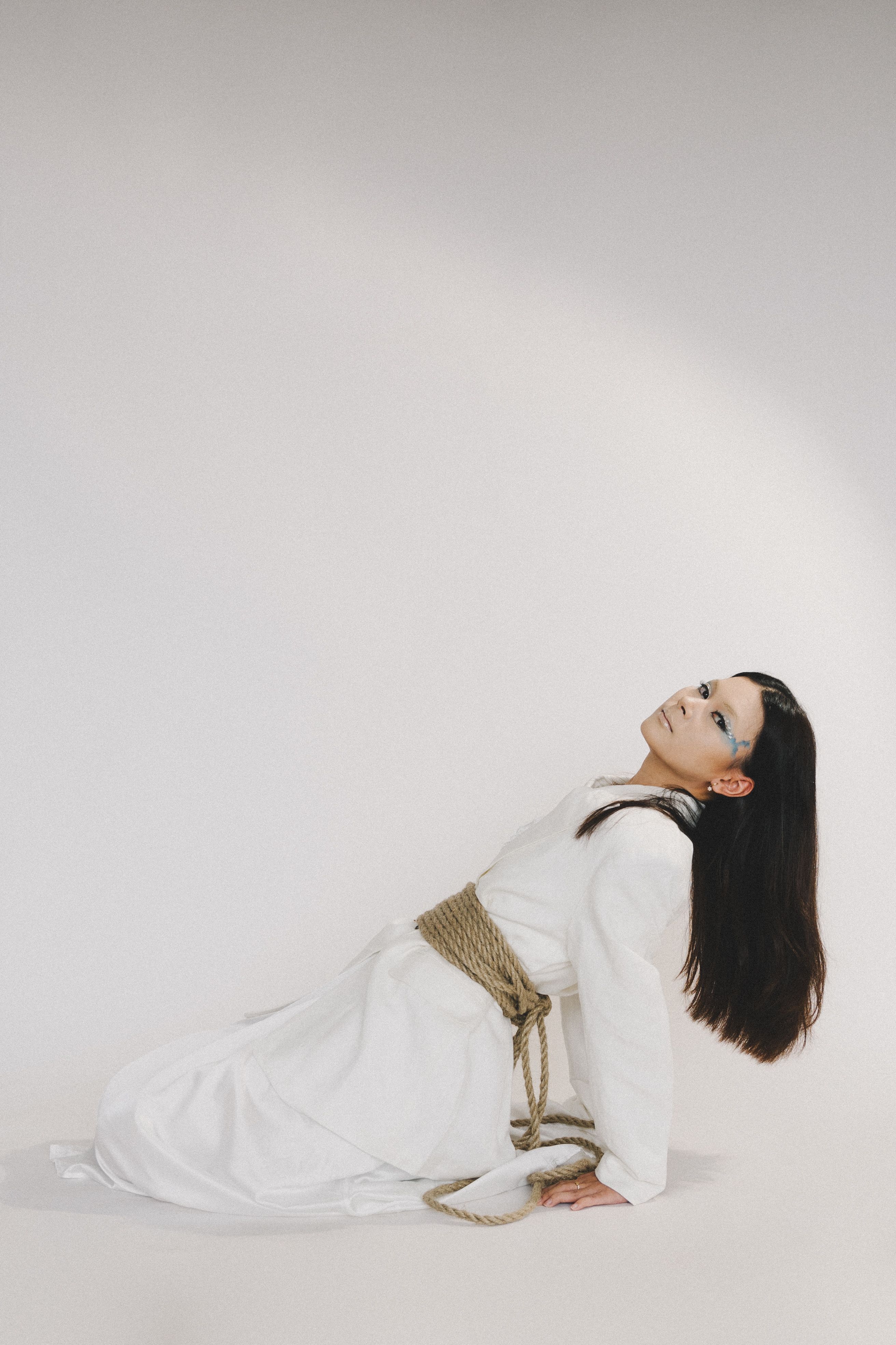 The white dress, last fitting of the evening