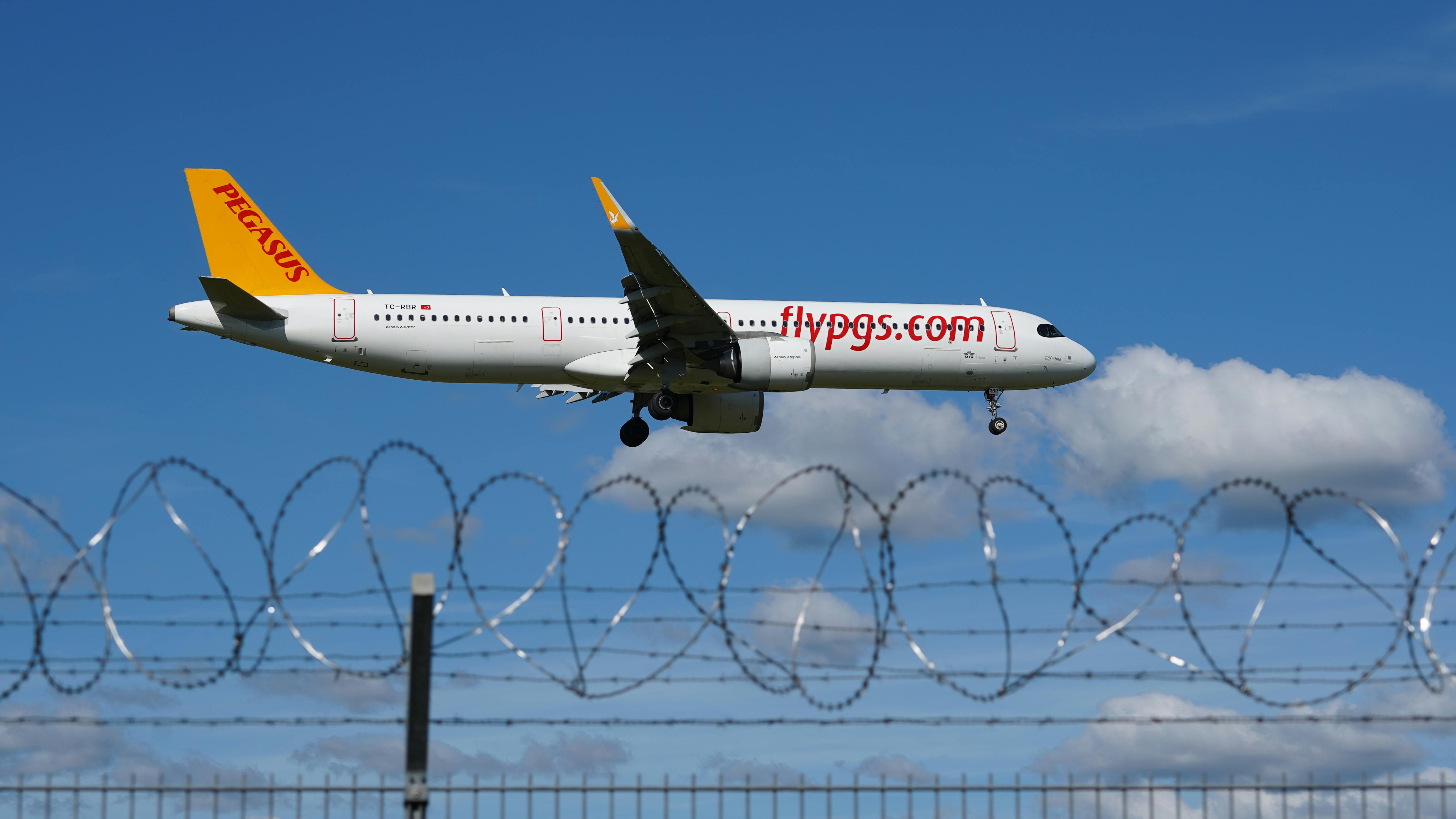 Spirit Airlines ceases operations: Major disruption hits budget travel market - FOX 9 Minneapolis — Photo by Wolfgang Weiser 