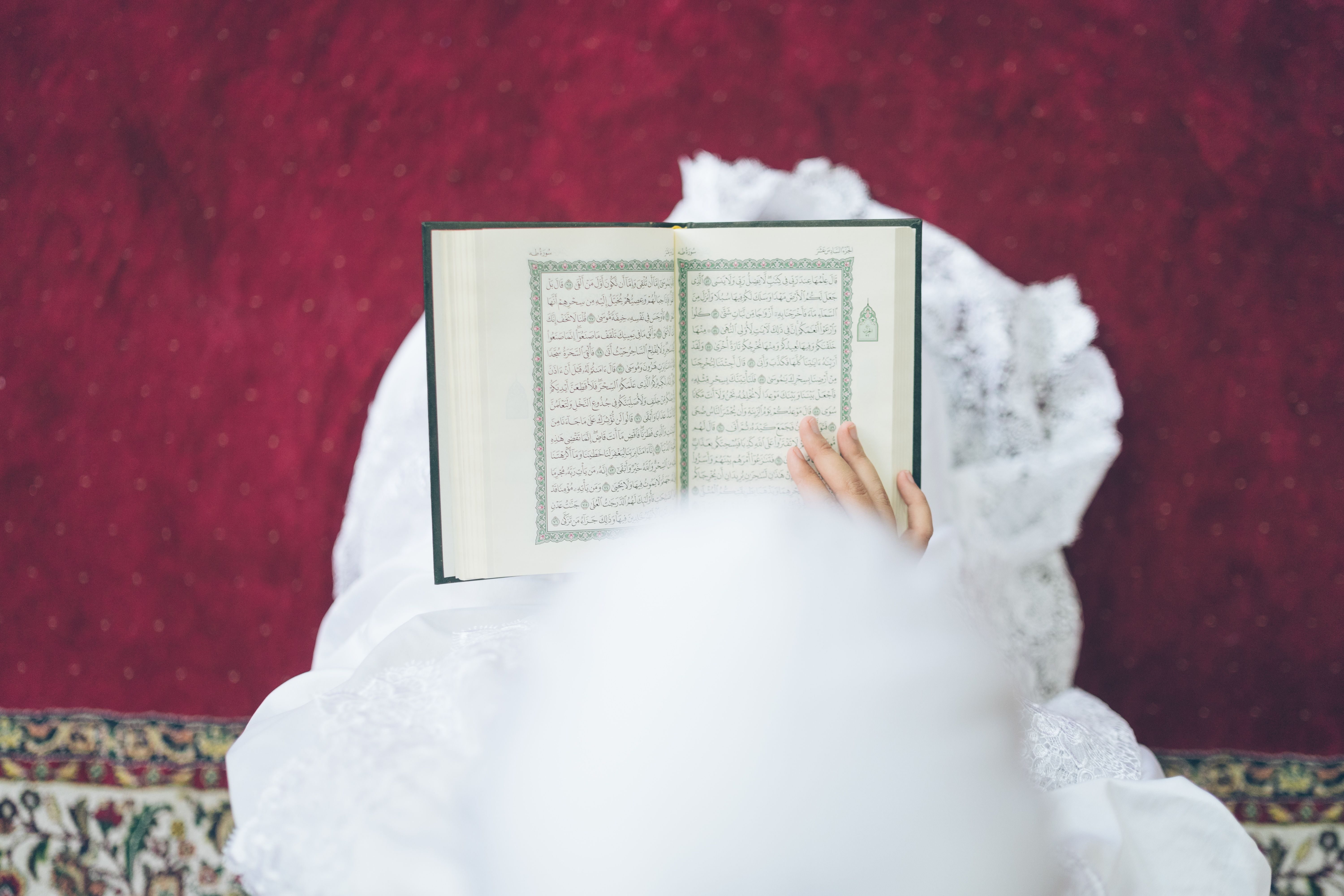 Fiqh de la Pureté Féminine : Naviguer le Hayd (Menstruation) et le Nifas (Saignement Post-Natal) dans l'Adoration