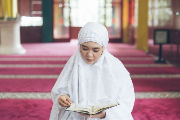 Benefits of Reciting Surah Al-Mulk (and How to Memorize It)