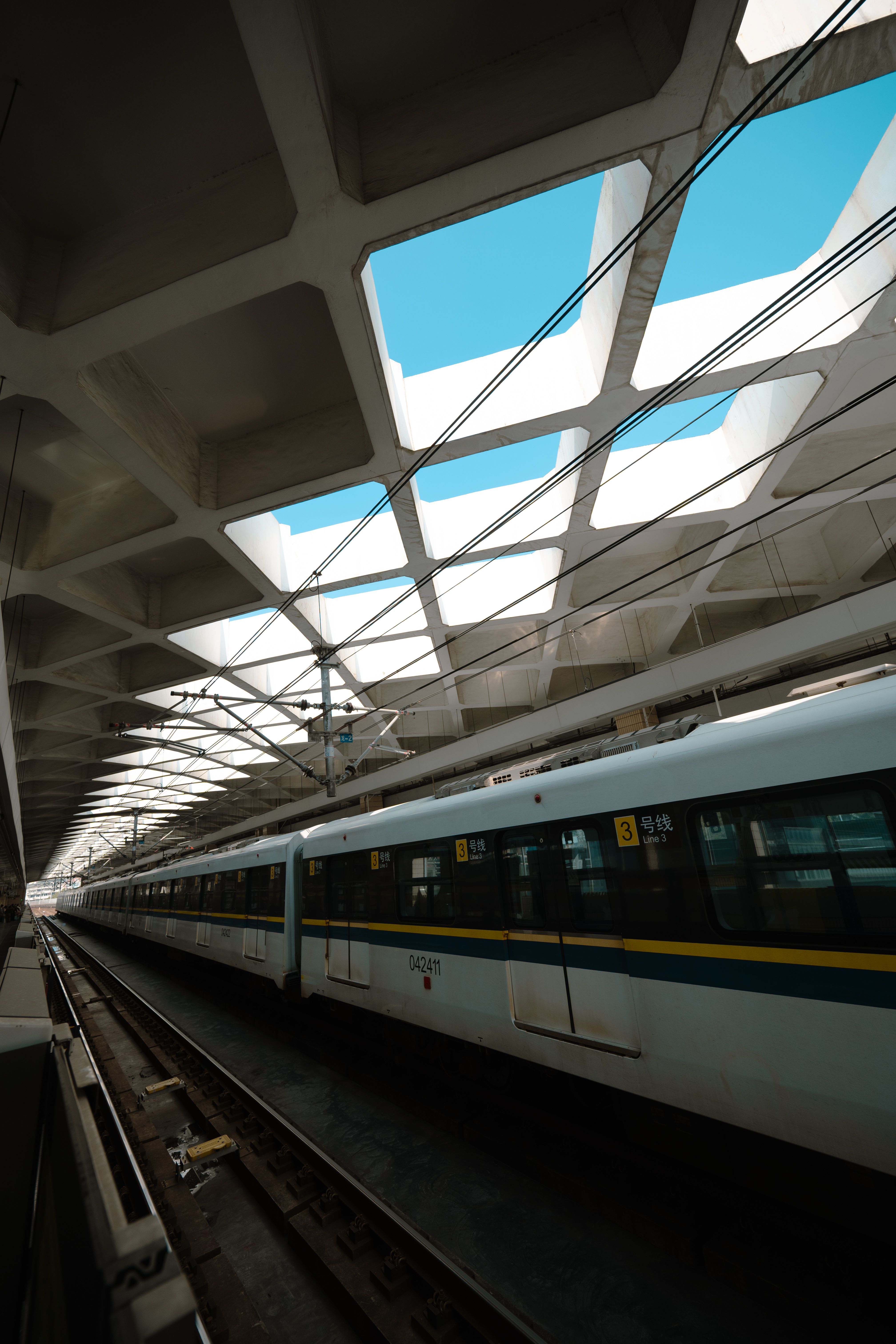 Modern Train Station with Architectural Ceiling · Free Stock Photo