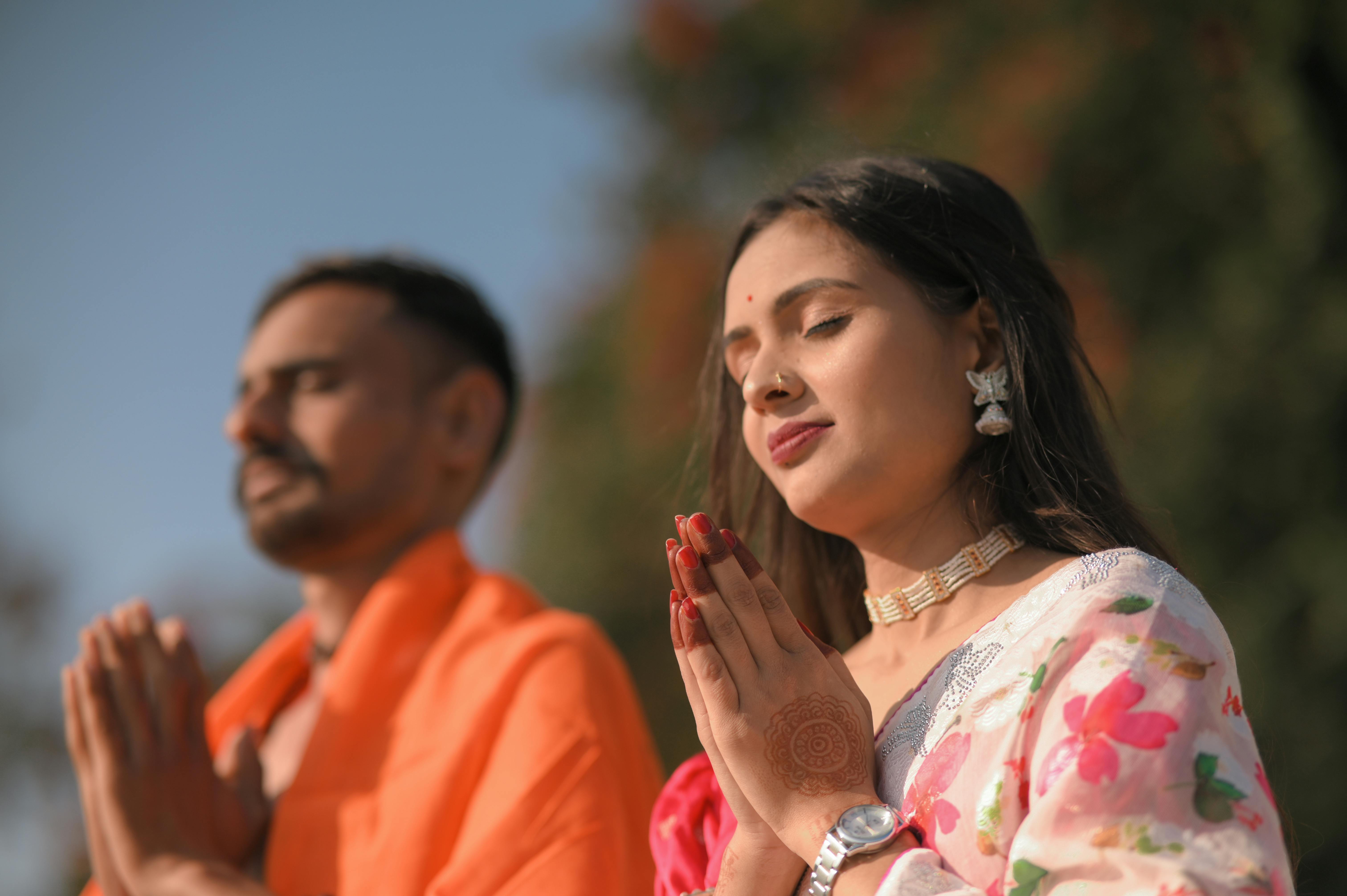 प्रेइंग मैंटिस का अनोखा व्यवहार: प्यार और खतरे का अजीब संगम, वायरल वीडियो से चर्चा में