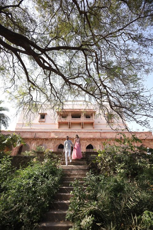 Free A couple poses romantically at the steps of a historic fort in India. Stock Photo