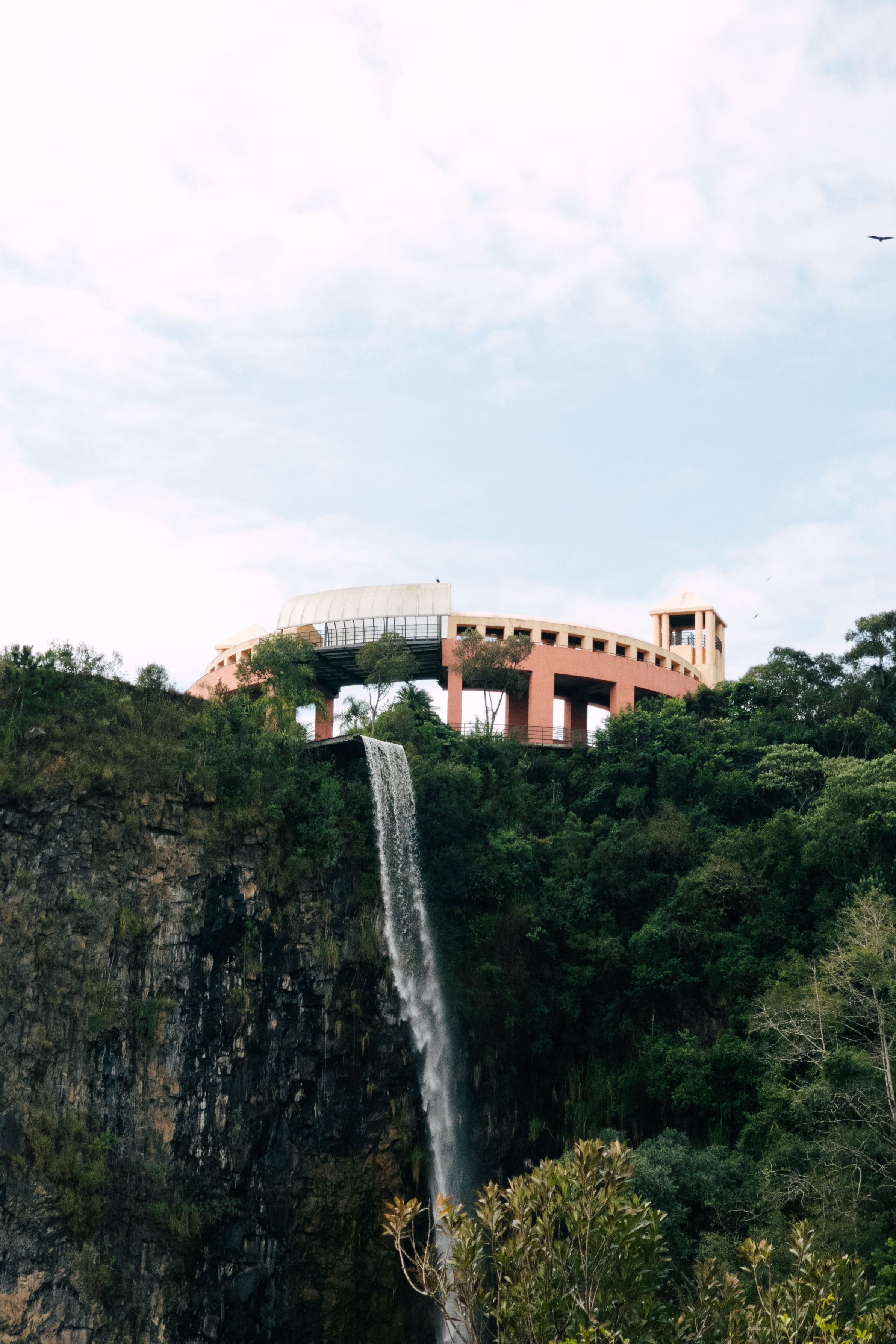 Spectacular View of Wire Opera House with Waterfall · Free Stock Photo