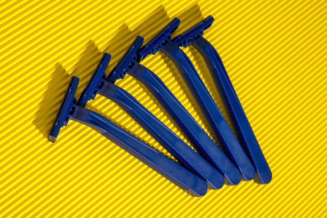 Disposable Razor Pattern Free Blue Disposable Razors on Yellow Background · Free Stock Photo