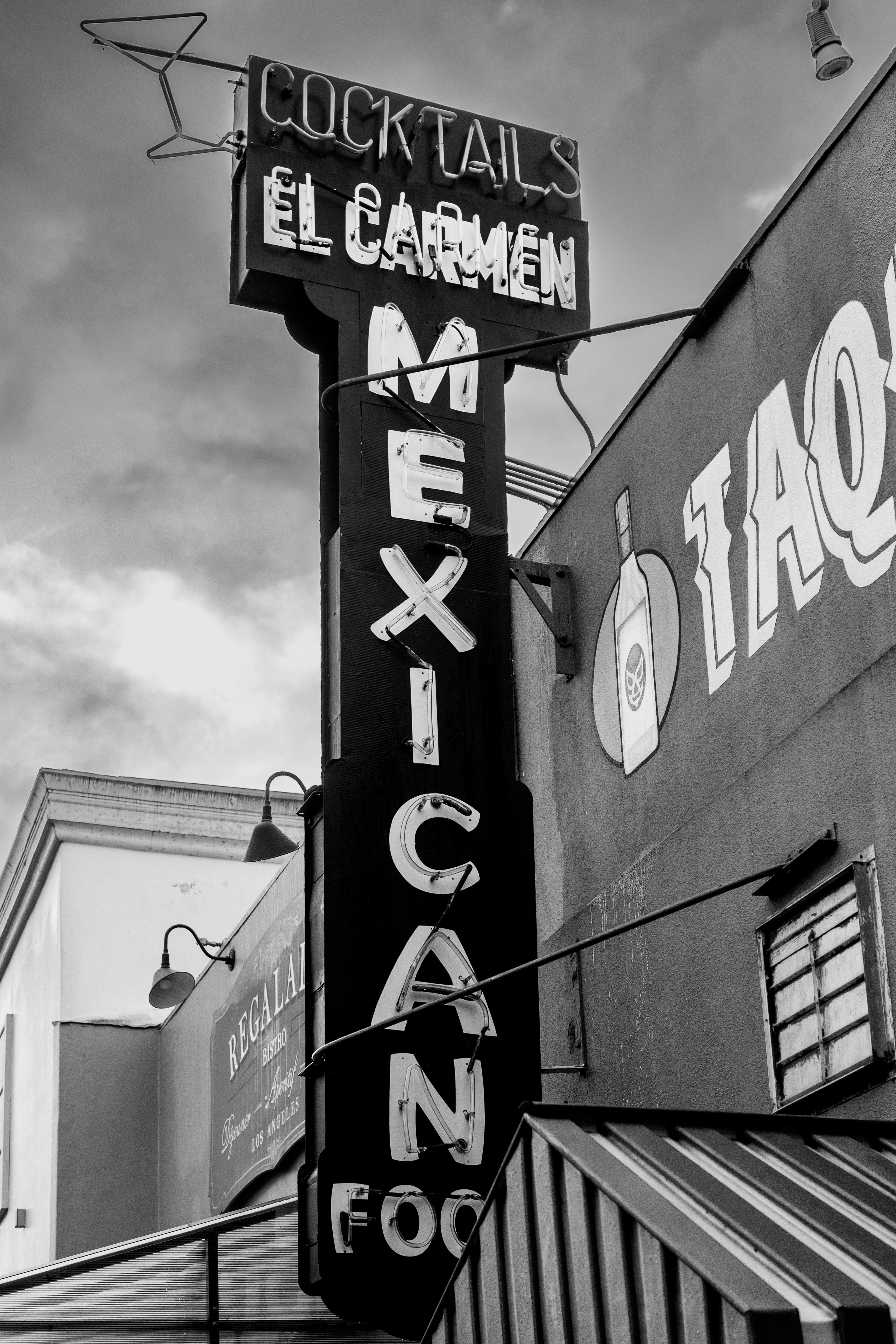 Gratis Sort-hvidt foto af et vintage mexicansk madskilt i Los Angeles. Lagerfoto