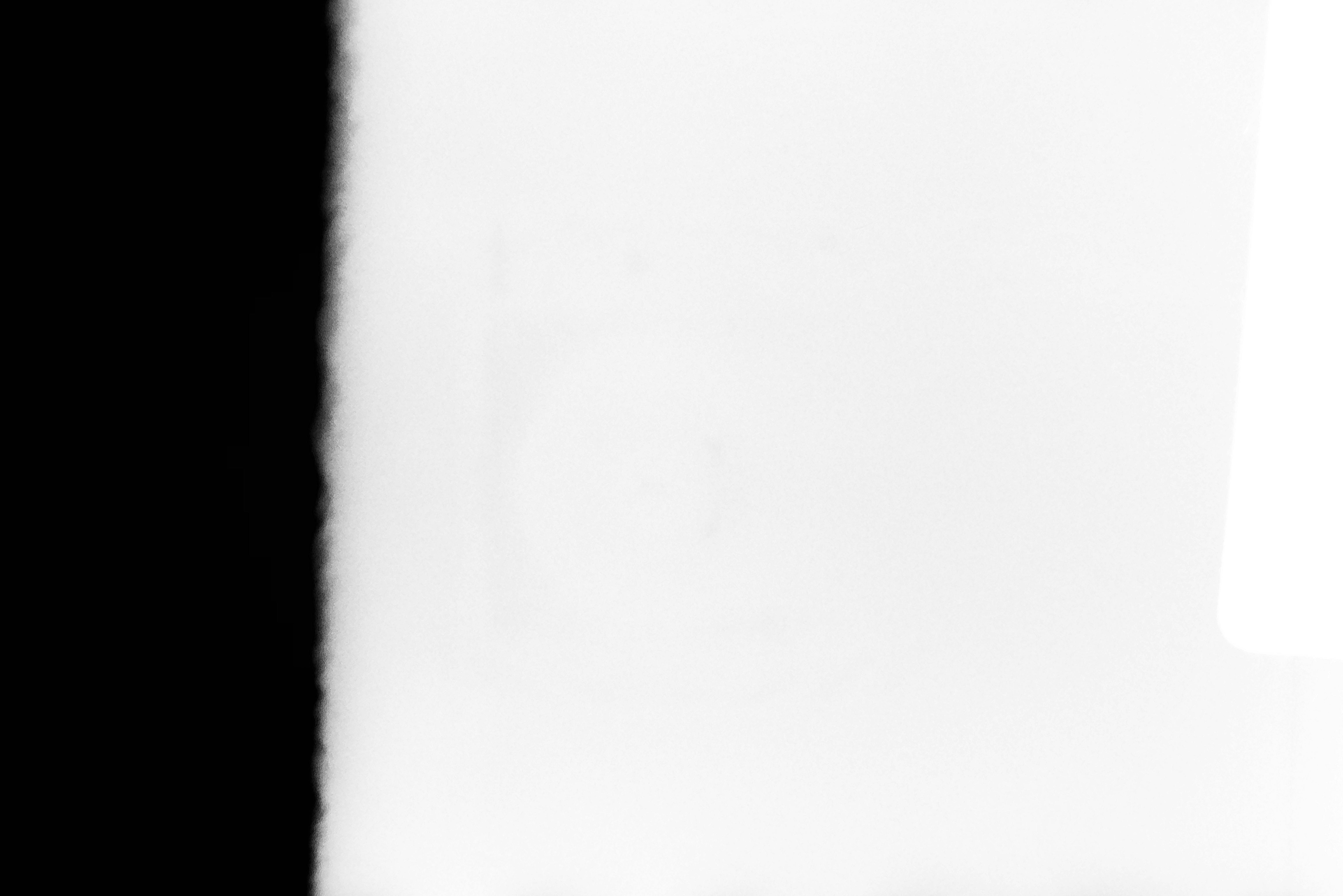 Gratis Una suggestiva immagine astratta in bianco e nero con bordi ad alto contrasto. Foto a disposizione