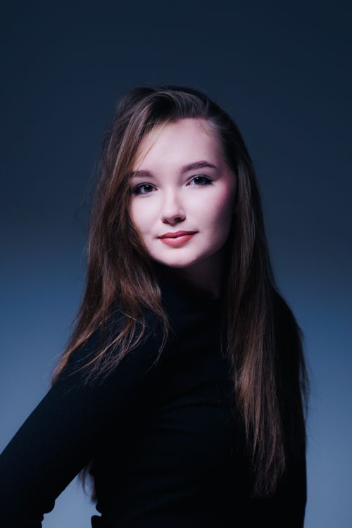Free Sophisticated studio portrait of a young woman with stylish hairstyle and confident expression. Stock Photo