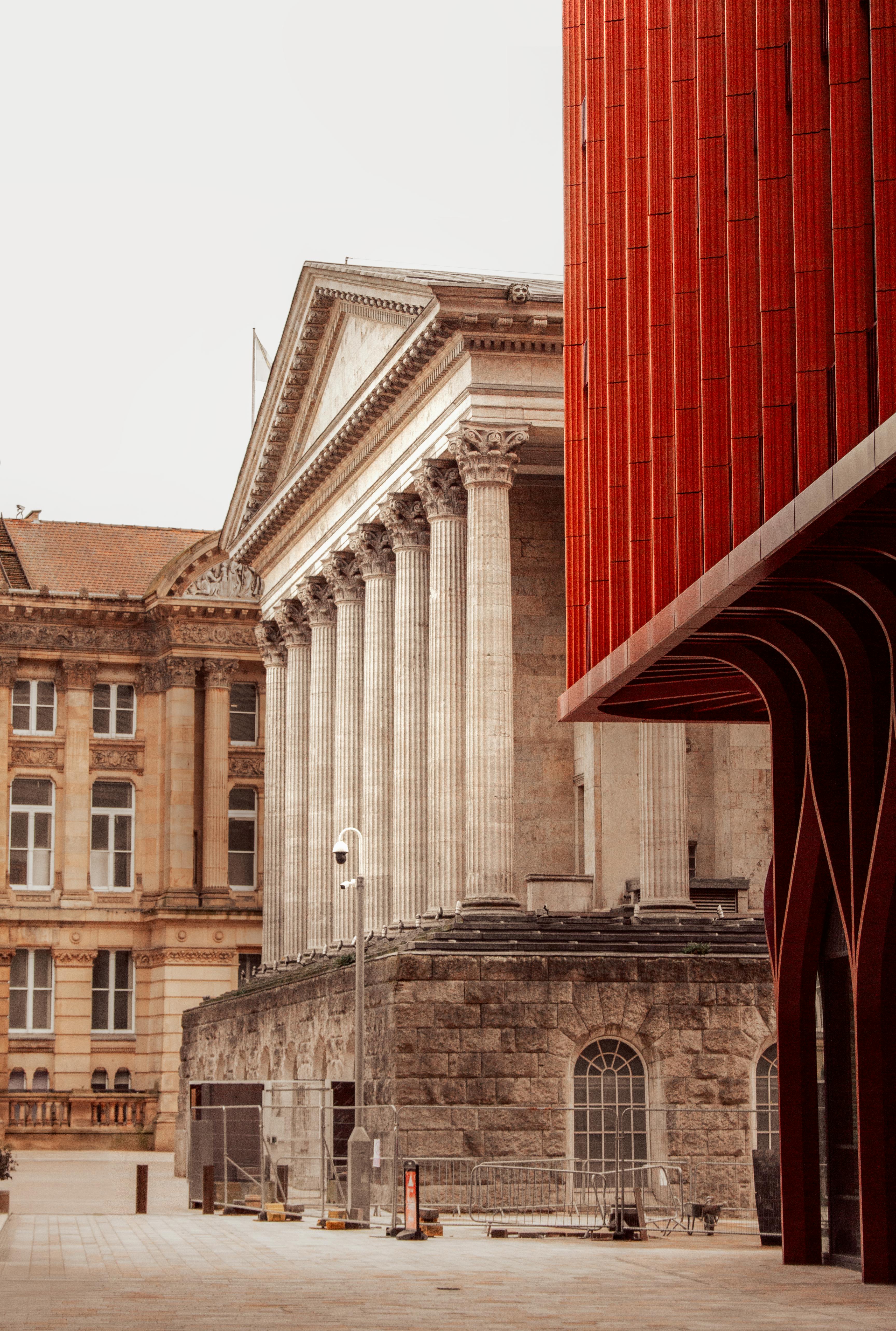 Gratis Cattura gli stili architettonici contrastanti di Birmingham, evidenziando elementi classici e moderni. Foto a disposizione