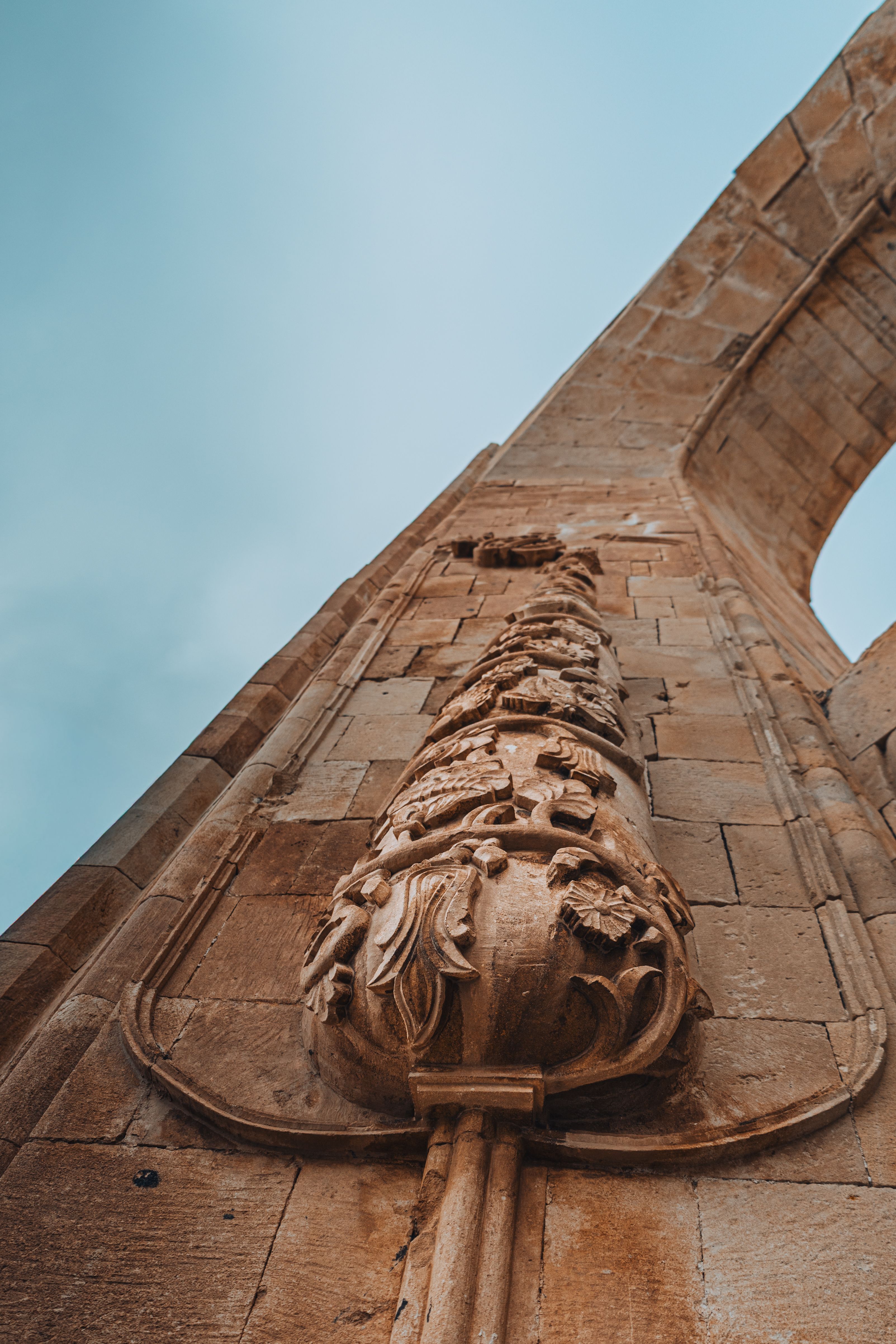Close-up of an ornate stone archway in Ağrı, Türkiye showcasing intricate carvings.