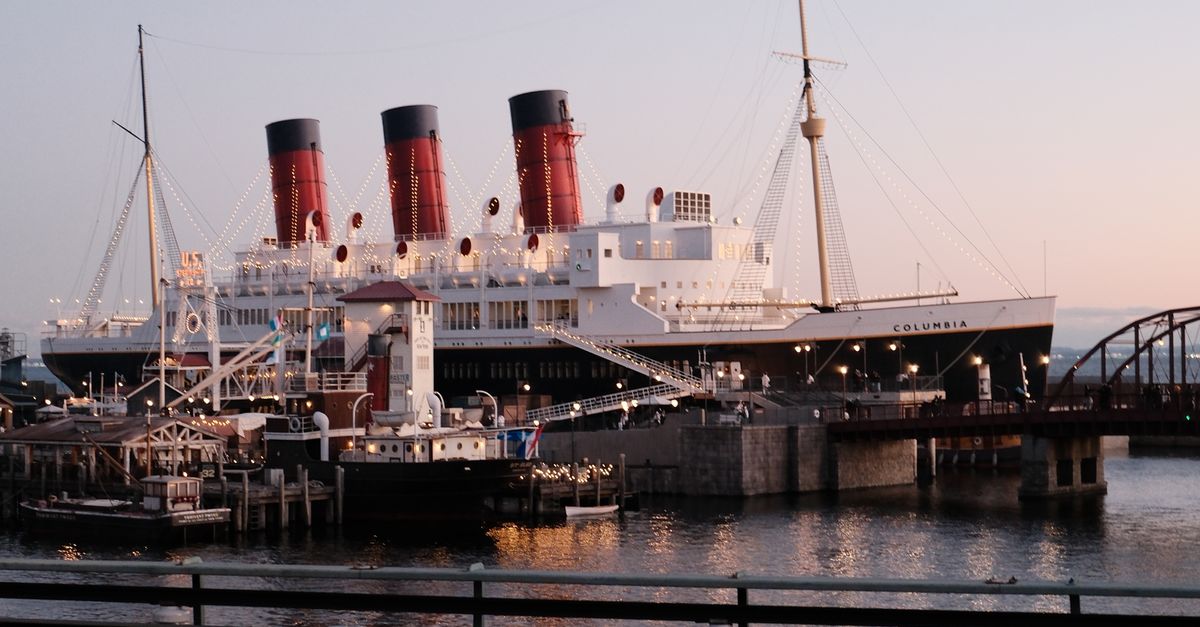 How did 'Titanic' influence 1990s cinema? How did 'Titanic' influence 1990s cinema?