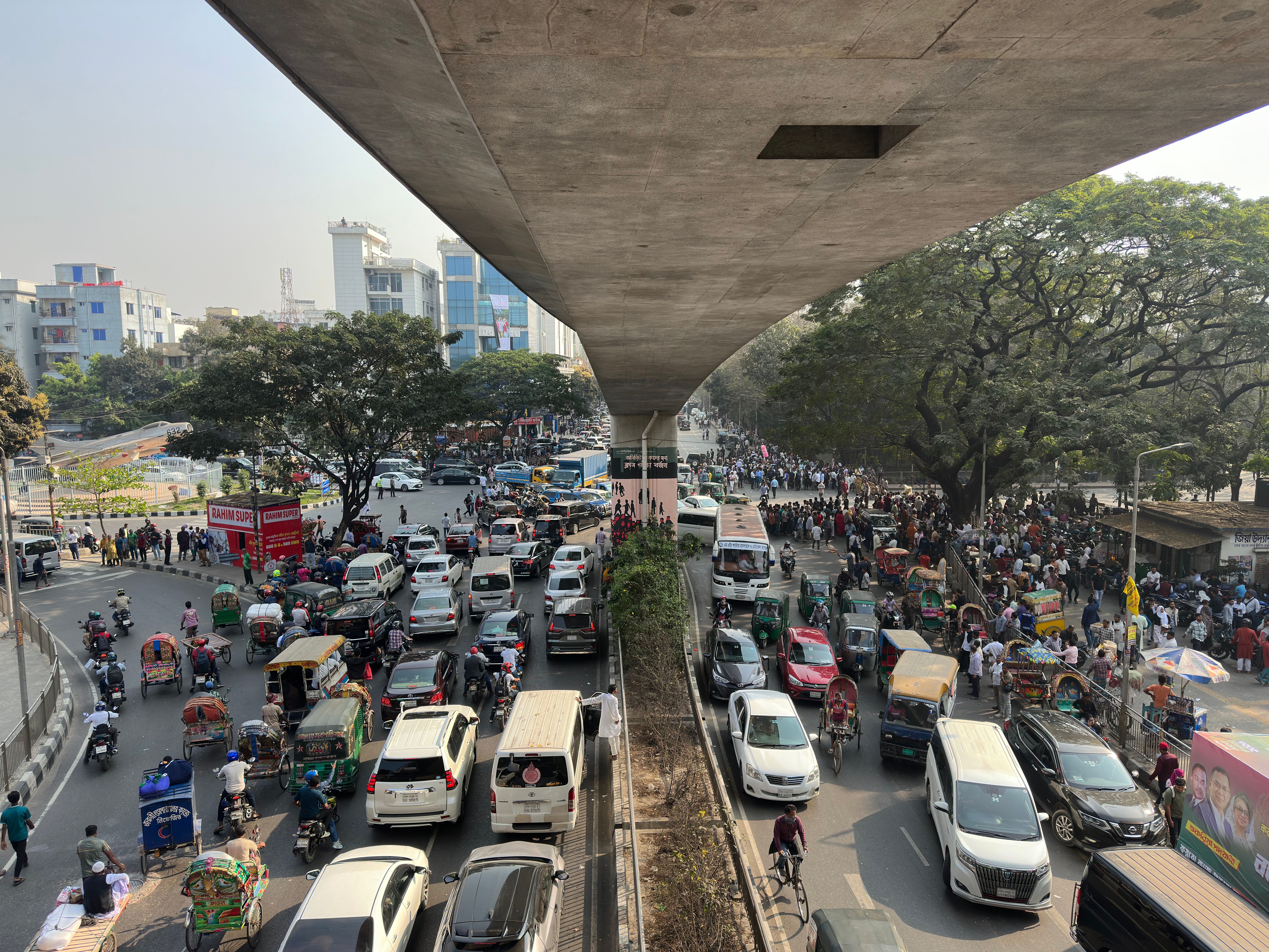 Can AI Untangle Traffic Jams? Dhaka's Experiment Offers Hope for Indian Cities