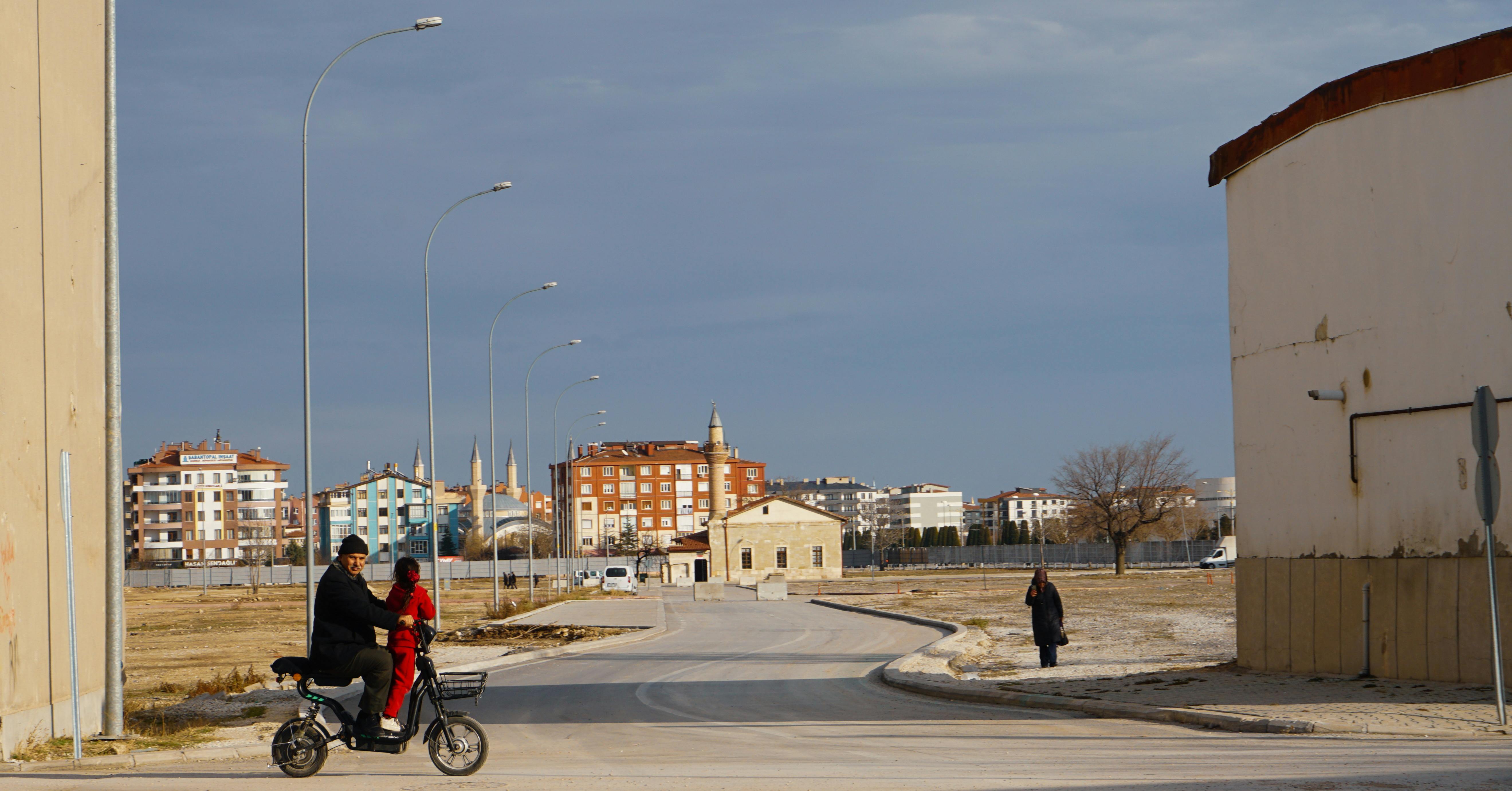 Gratis arkivbilde med åpen plass, arkitektur, biltur Arkivbilde