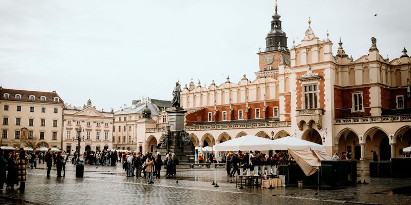 La Plaza del Mercado de Cracovia y la Lonja de los Paños