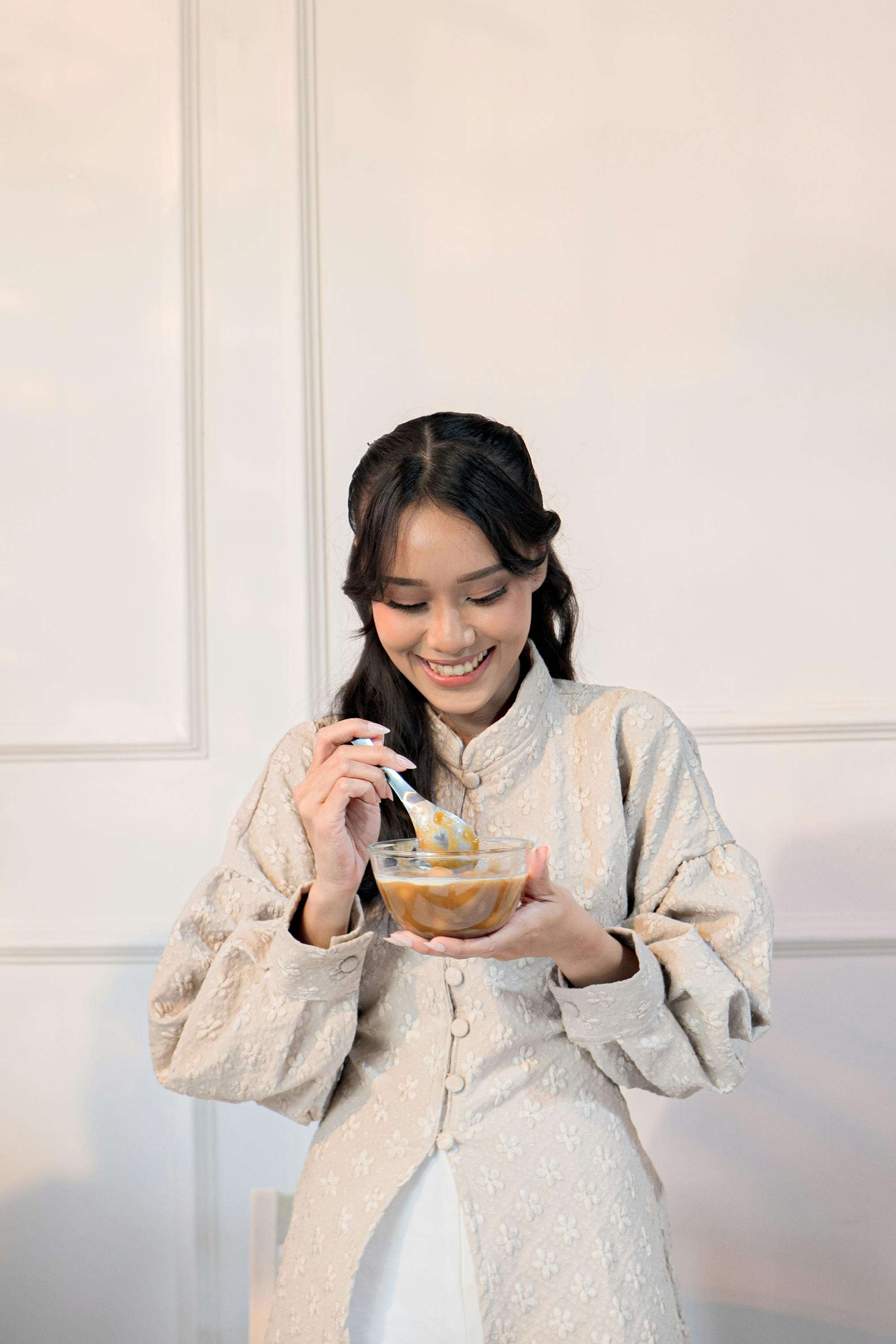 Bezpłatne Darmowe zdjęcie z galerii z autentyczny, azjatycki, ciesząc się jedzeniem Zdjęcie z galerii