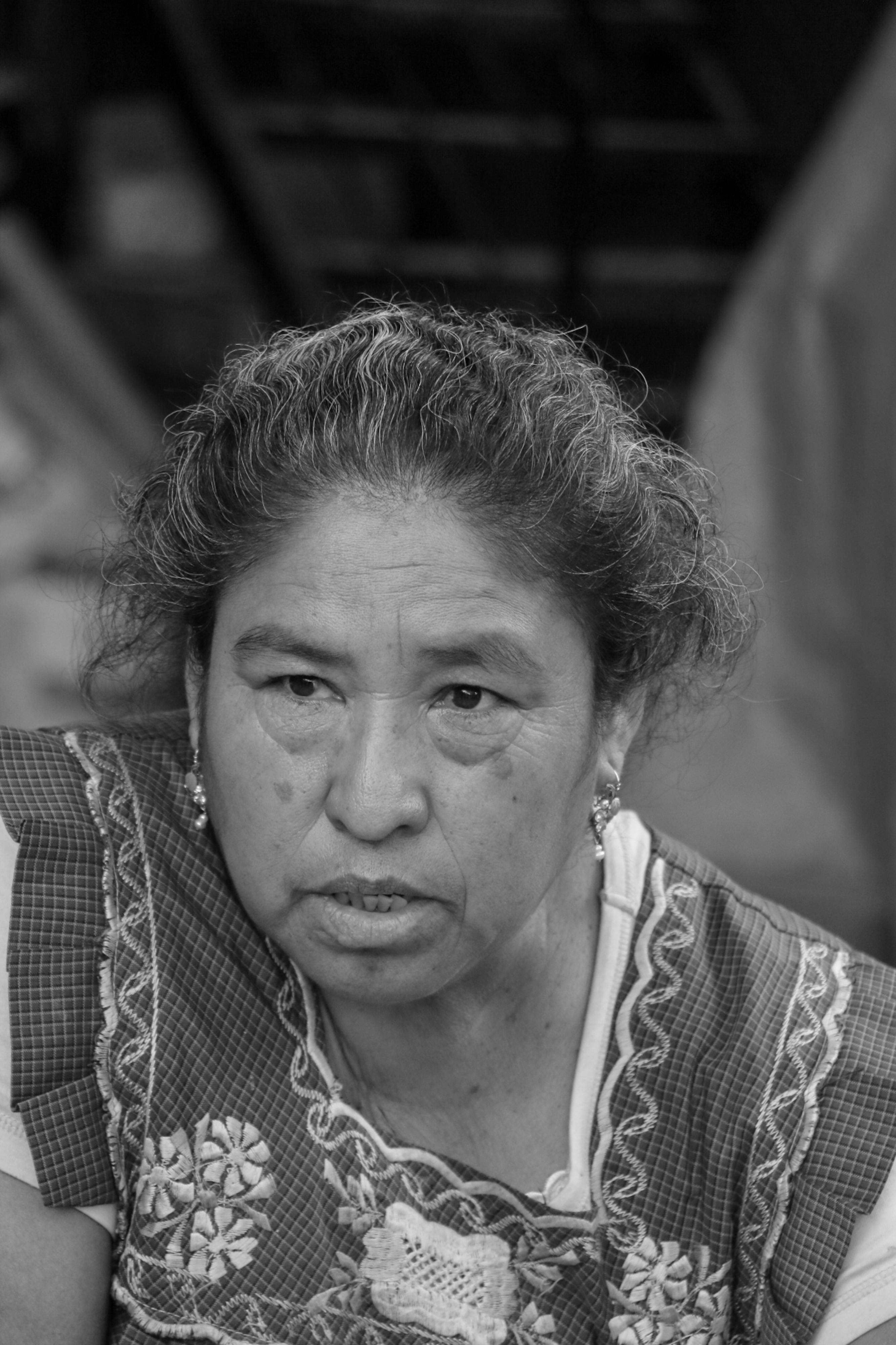 Bezpłatne Darmowe zdjęcie z galerii z czarno-biały, dojrzała kobieta, dorosły Zdjęcie z galerii