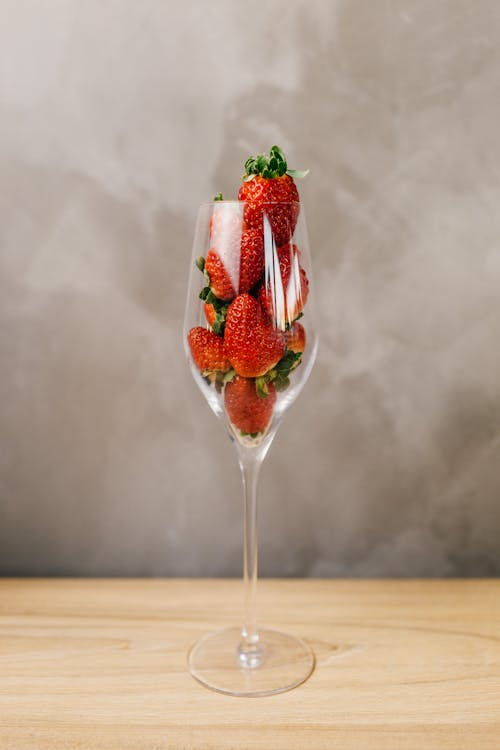 Gratis lagerfoto af clear glass, frugt, jordbær