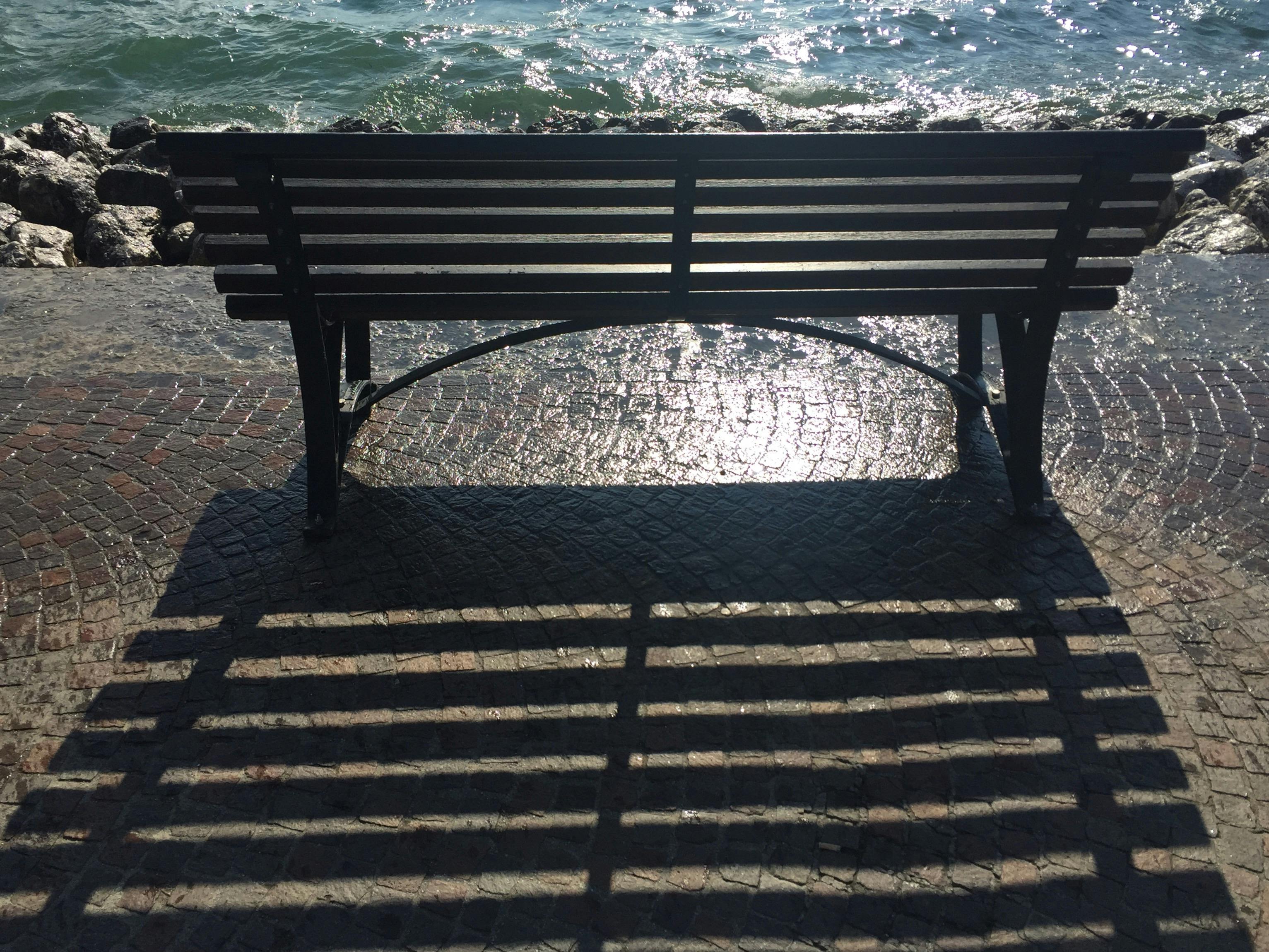 Δωρεάν στοκ φωτογραφιών με άδειο πάγκο, ανθρακούχο νερό, αντανάκλαση Φωτογραφία από στοκ φωτογραφιών