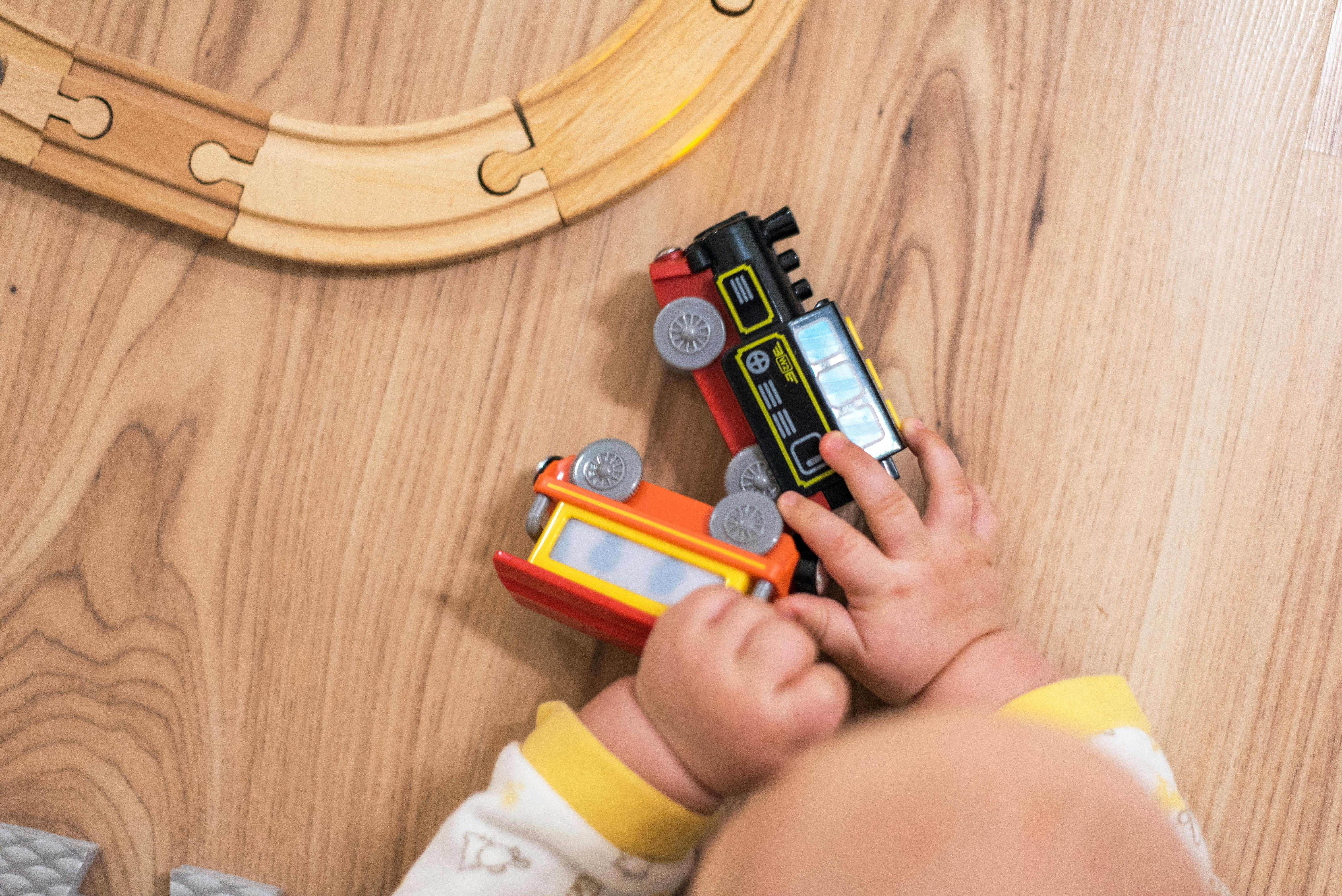 kolejka drewniana - zabawki dla młodych maszynistów
