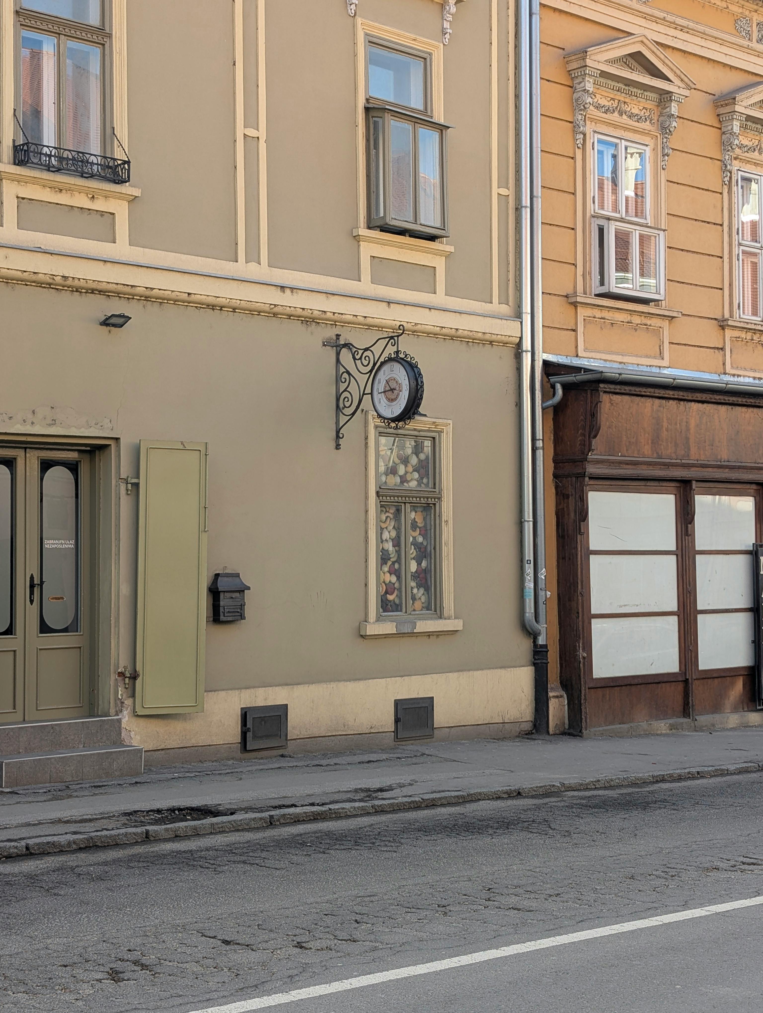 Gratuit Vedere stradală vintage fermecătoare, cu arhitectură europeană istorică și fațade colorate. Fotografie de stoc