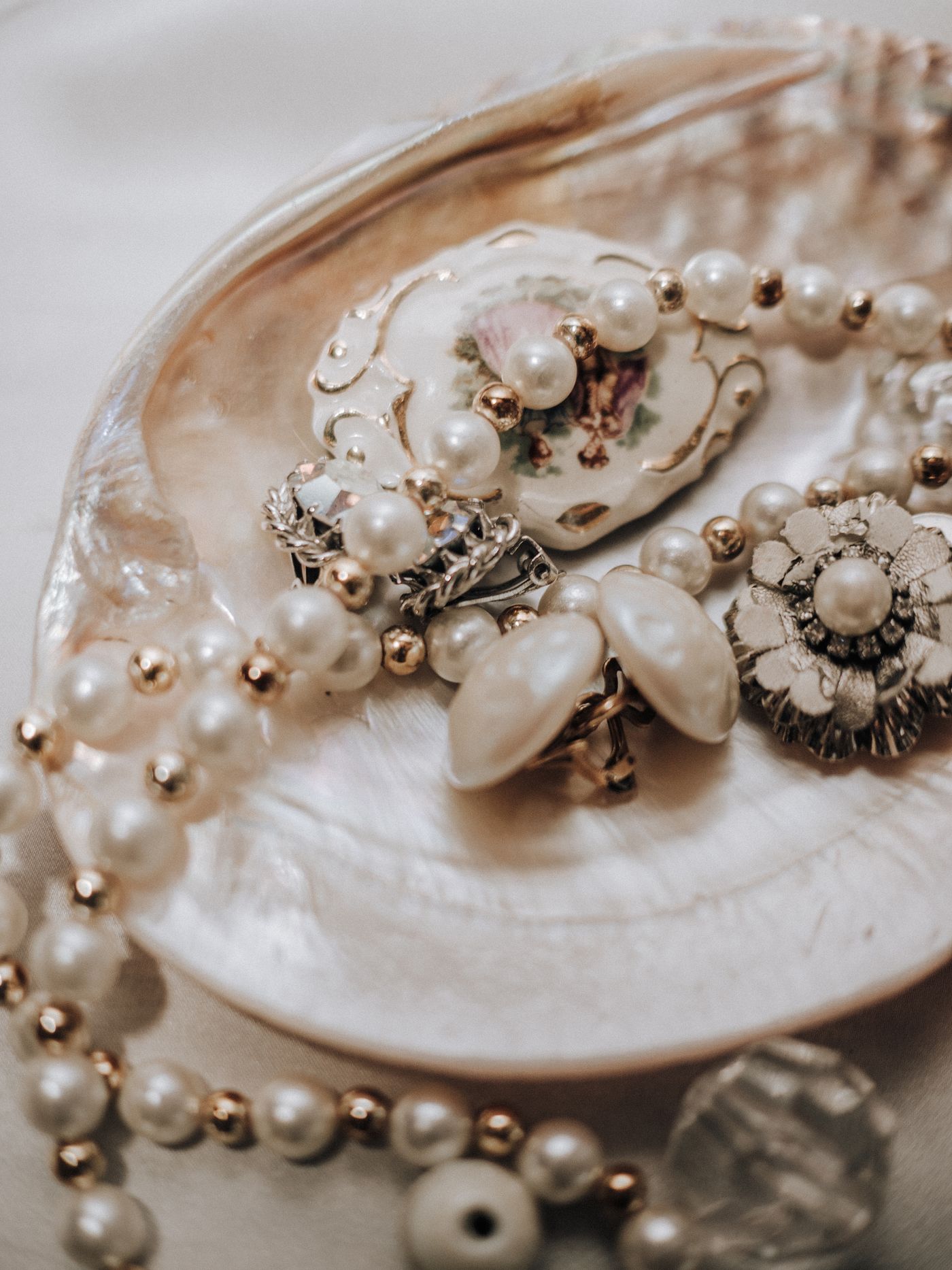 Elegant pearl jewellery