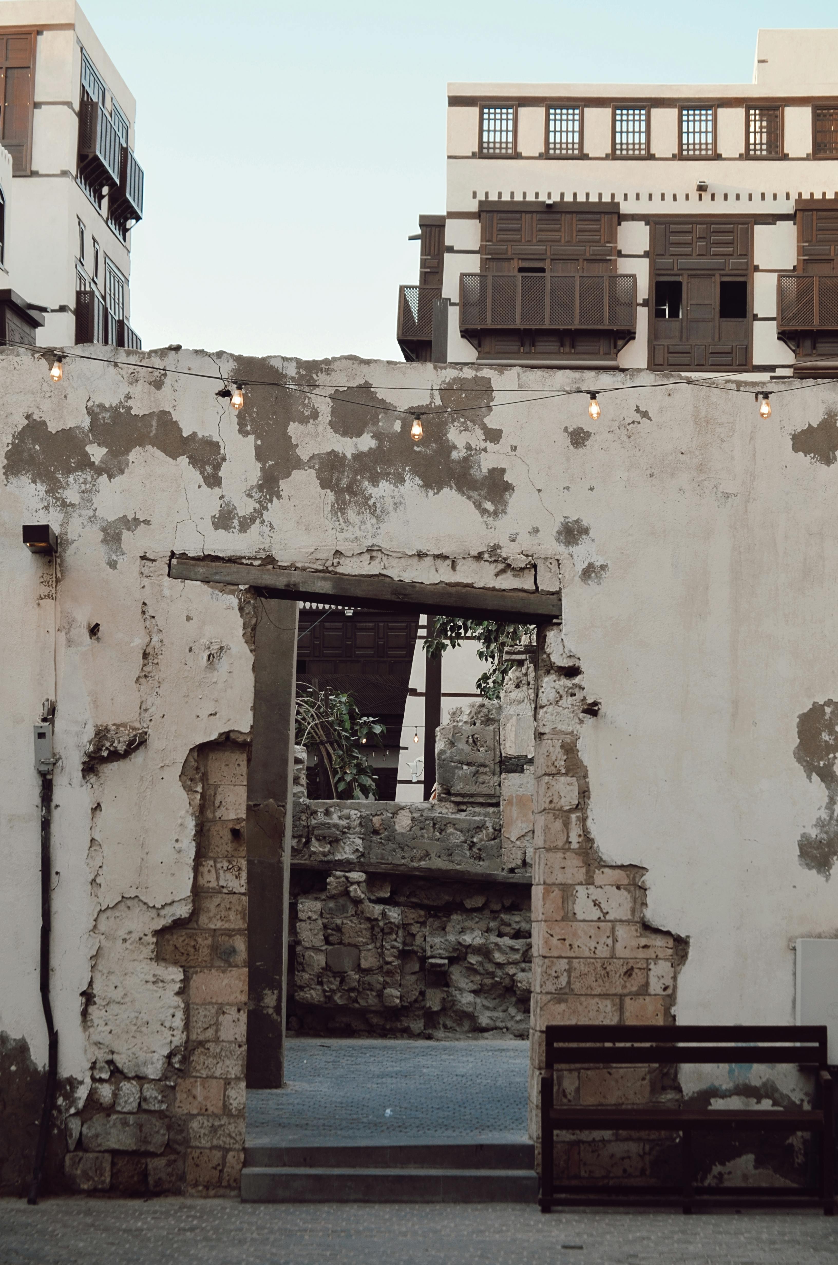 Gratis Antichi muri in pietra ed edifici tradizionali a Jeddah, che mettono in mostra l'architettura araba storica. Foto a disposizione