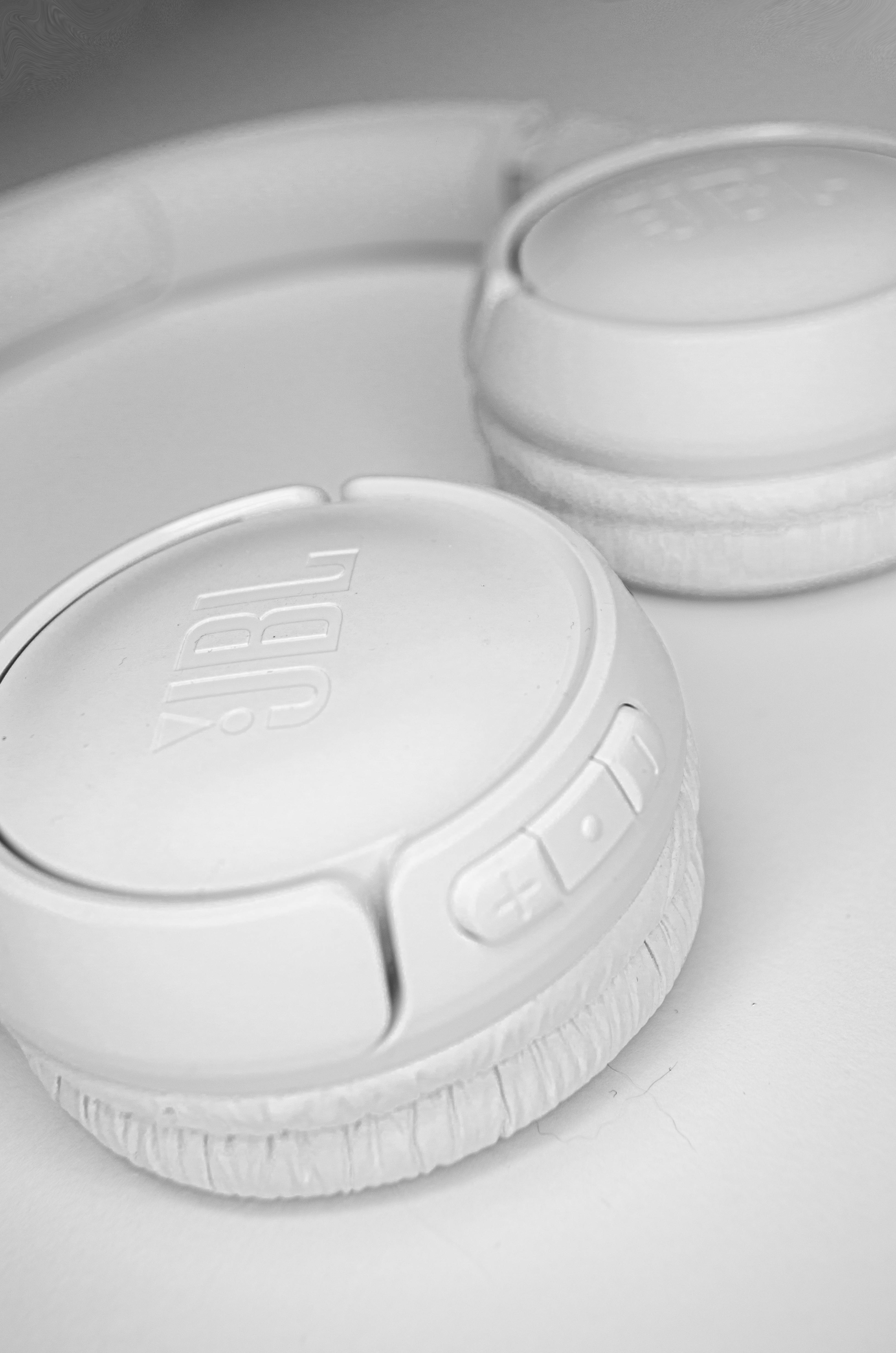 AI Noise Reduction vs Hardware Noise Gates: Which Is Better for Podcasting?
