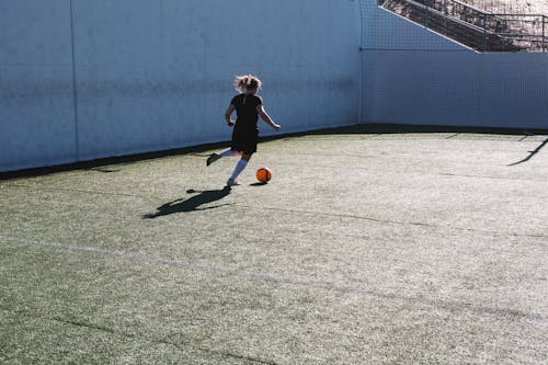 Mujer, Jugar Al Fútbol