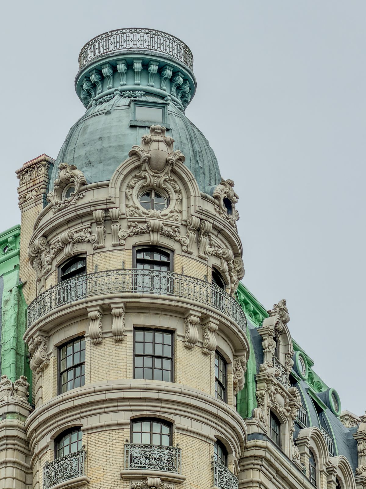 New York - arhitectură Beaux-Arts pe Upper East Side