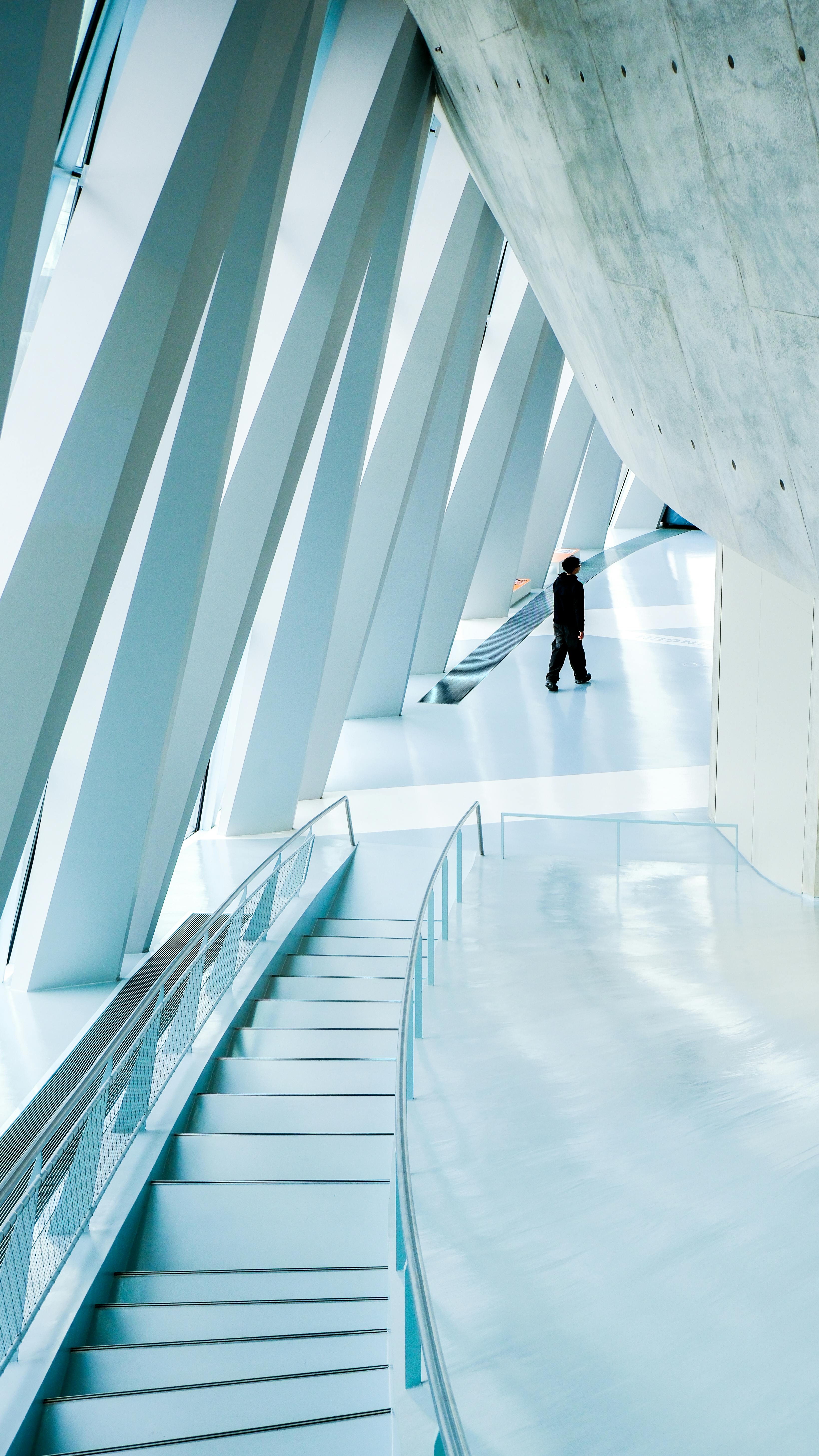 Gratis Elegant interiør med moderne arkitektur og abstrakt design i Stuttgart, Tyskland. Lagerfoto