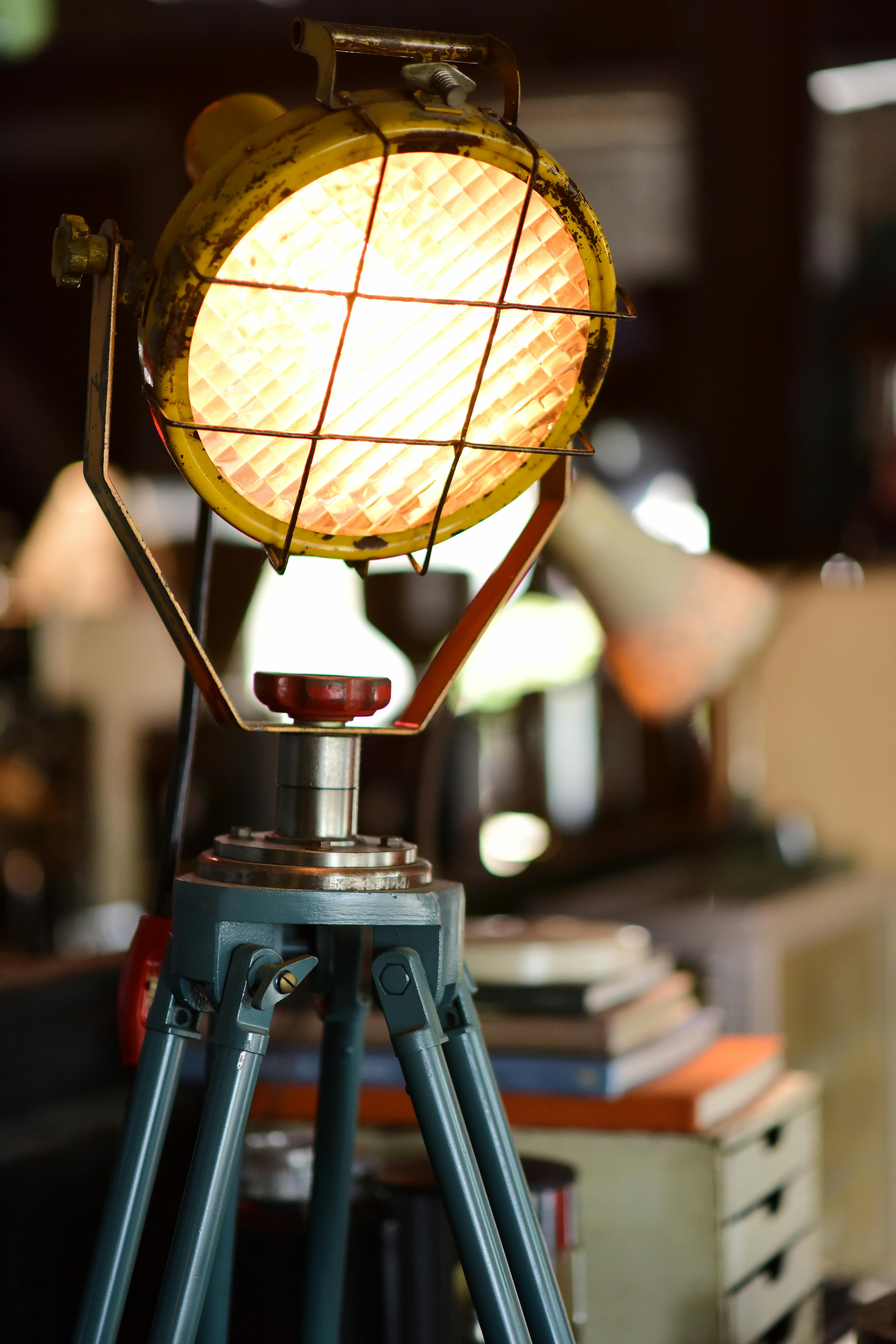 Gratis Foto stok gratis antik, bagian dalam, cahaya kuning Foto Stok