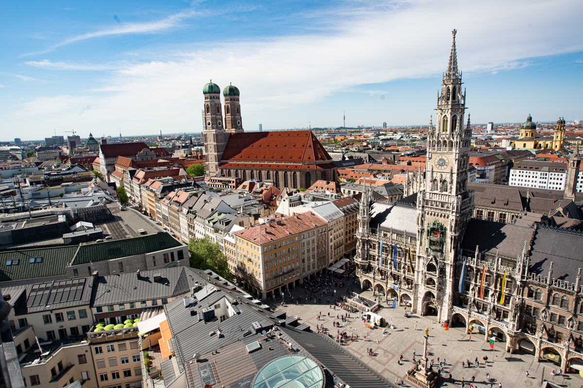 Altstadt München - acoperișurile centrului vechi și Frauenkirche