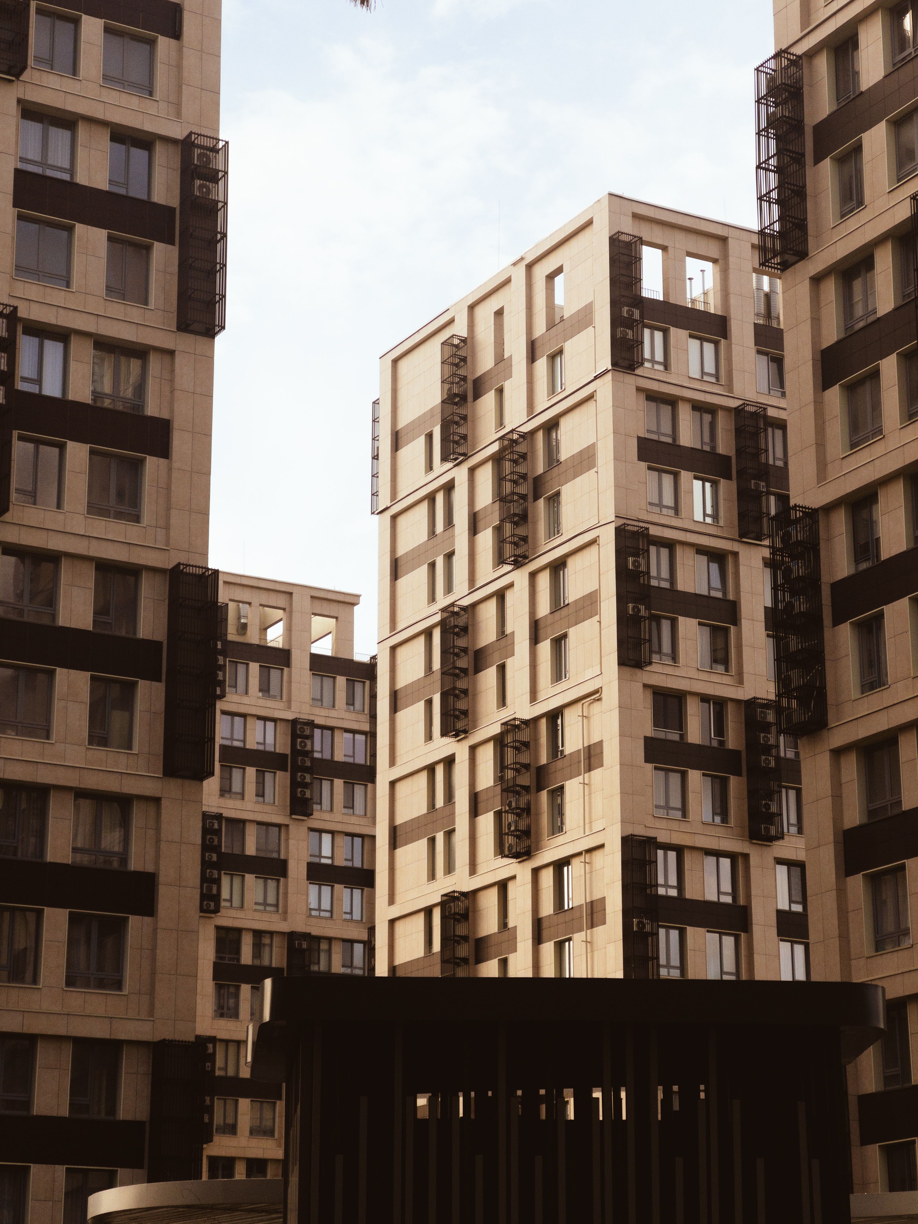 Modern Urban Apartment Buildings in Daylight · Free Stock Photo