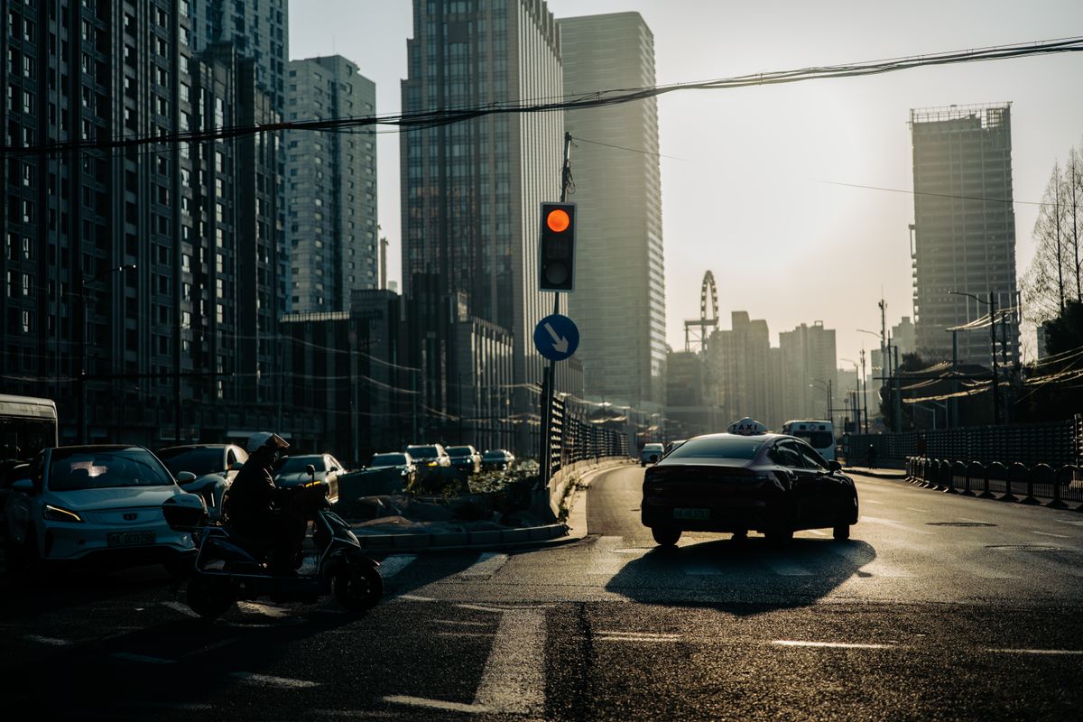 Busy city street traffic in China at sunset, the kind of trip DiDi handles cashlessly