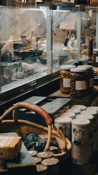How Specialty Food Brands Convert Hesitant Buyers Inside WhatsApp at 11 PM
