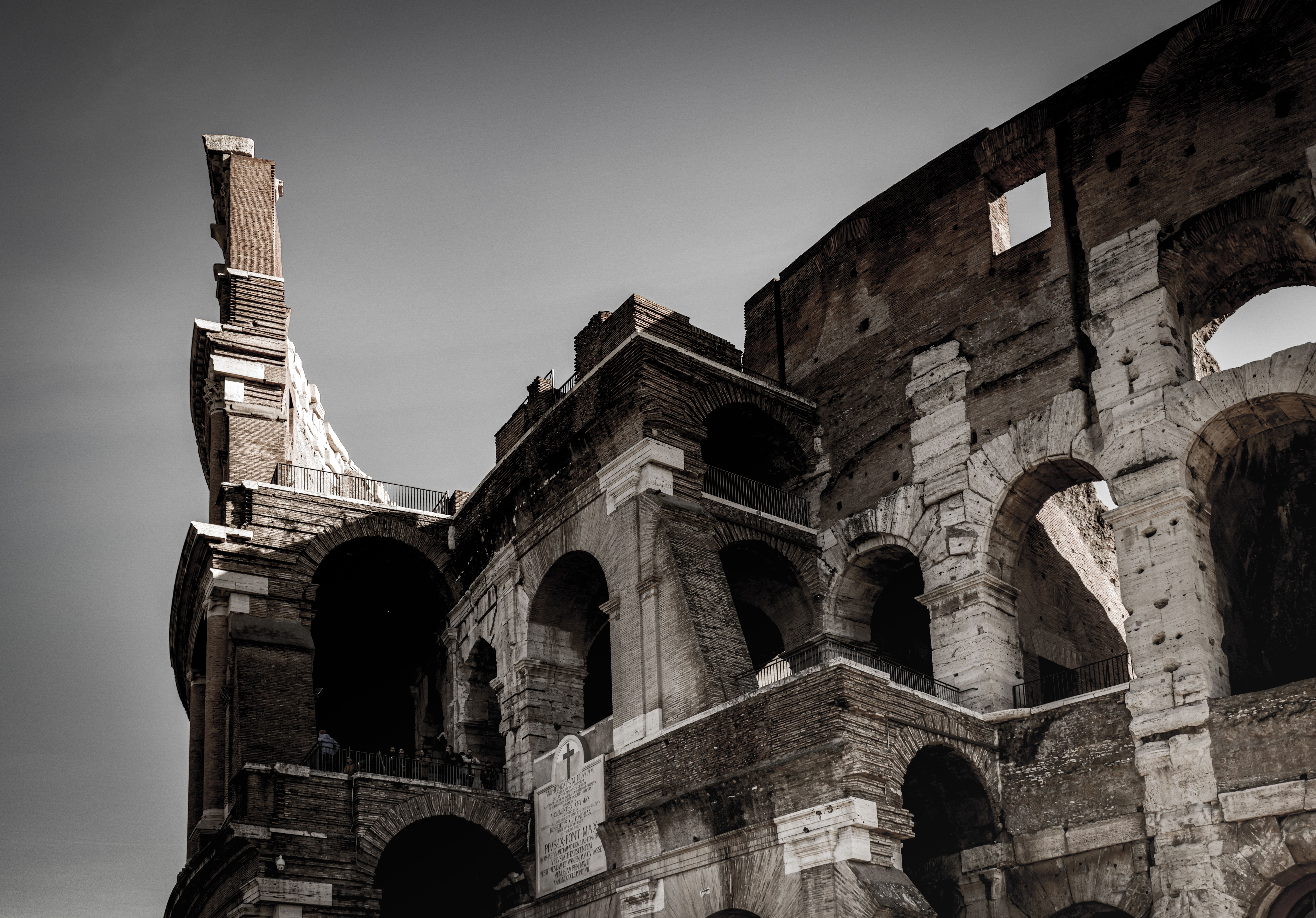 Roma bələdçisi: Əbədi şəhərin tarixi, mədəniyyəti və gəzməli yerləri - Simvolik Təsvir