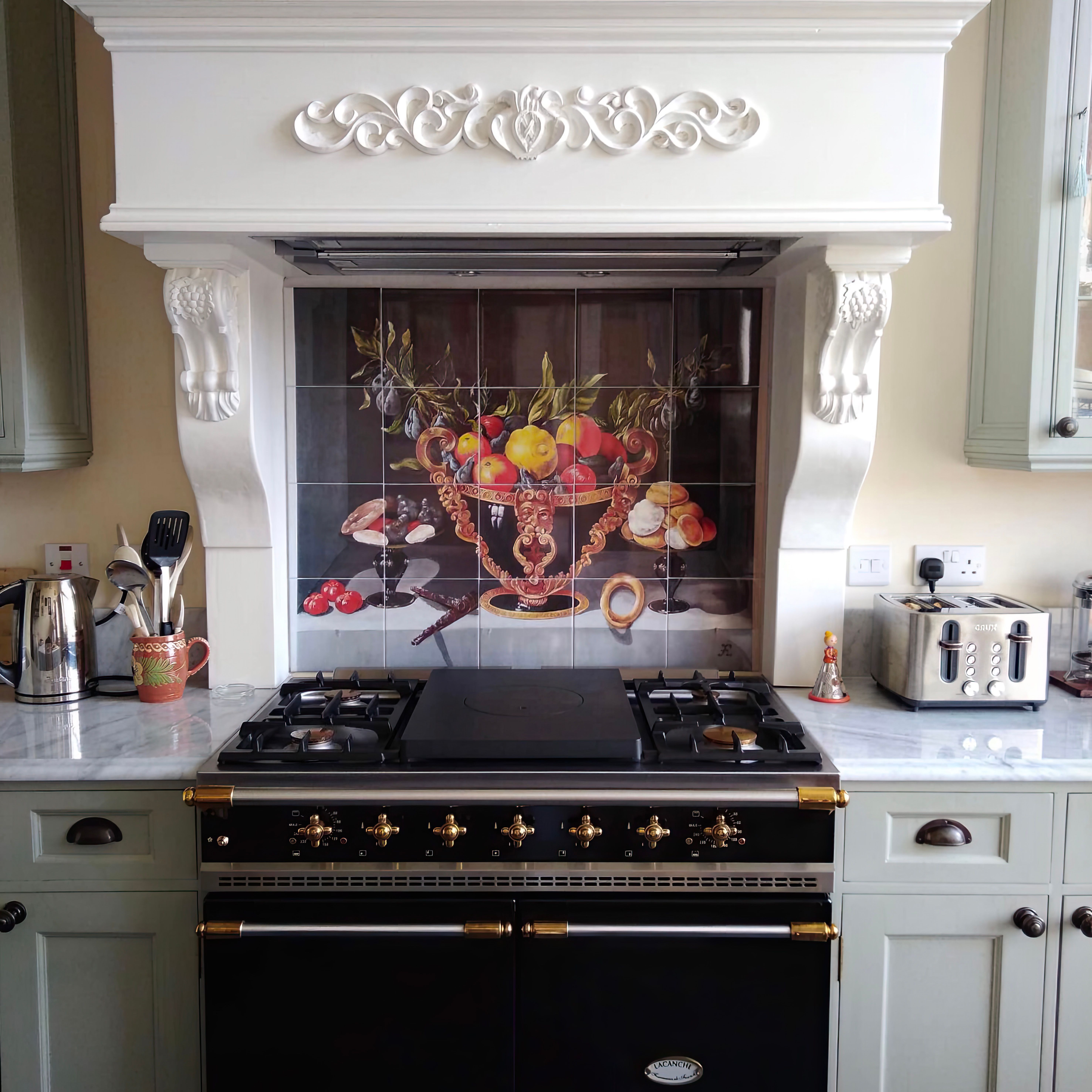 Elegant Kitchen with Fruit Basket Tile Backsplash · Free Stock Photo