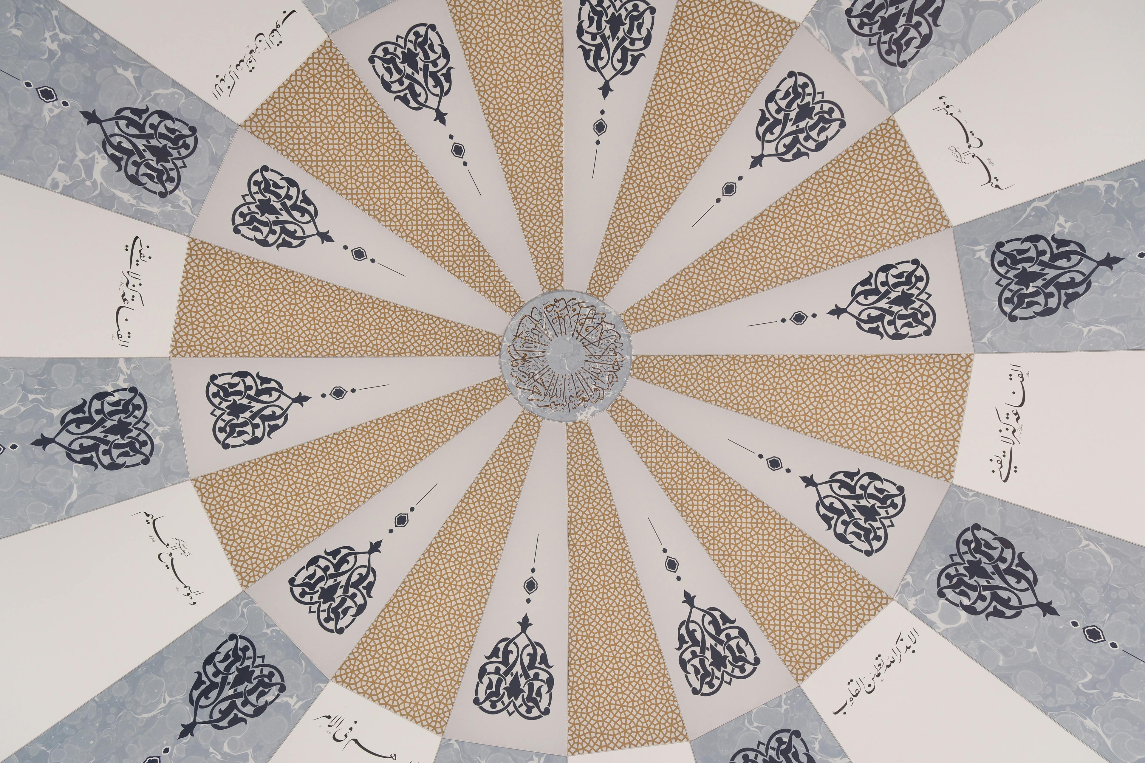 Δωρεάν Περίτεχνη γεωμετρική ισλαμική τέχνη οροφής στο Ντενιζλί, που παρουσιάζει παραδοσιακά μοτίβα και αραβική γραφή. Φωτογραφία από στοκ φωτογραφιών