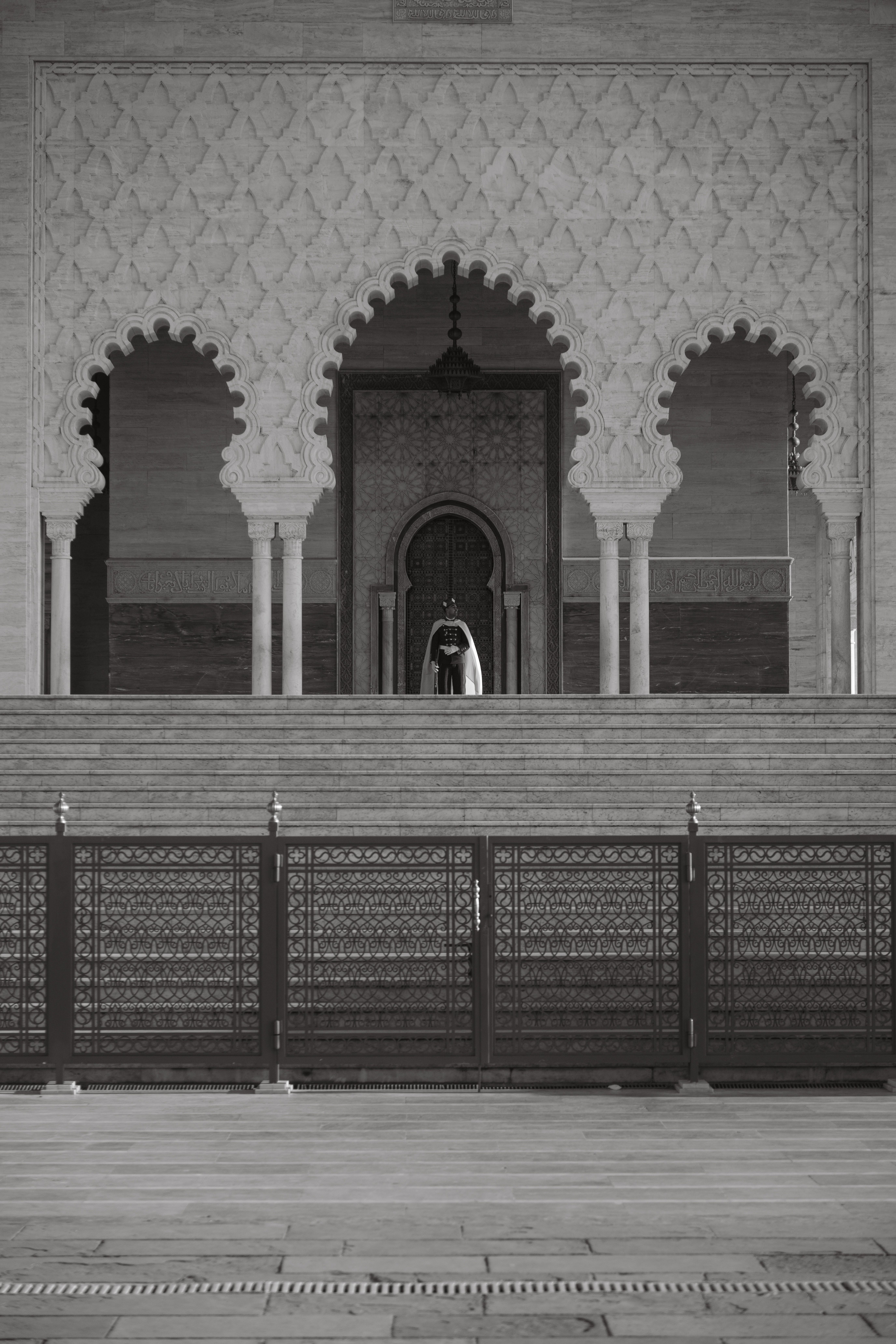 Elegant Moroccan Architecture in Black and White · Free Stock Photo