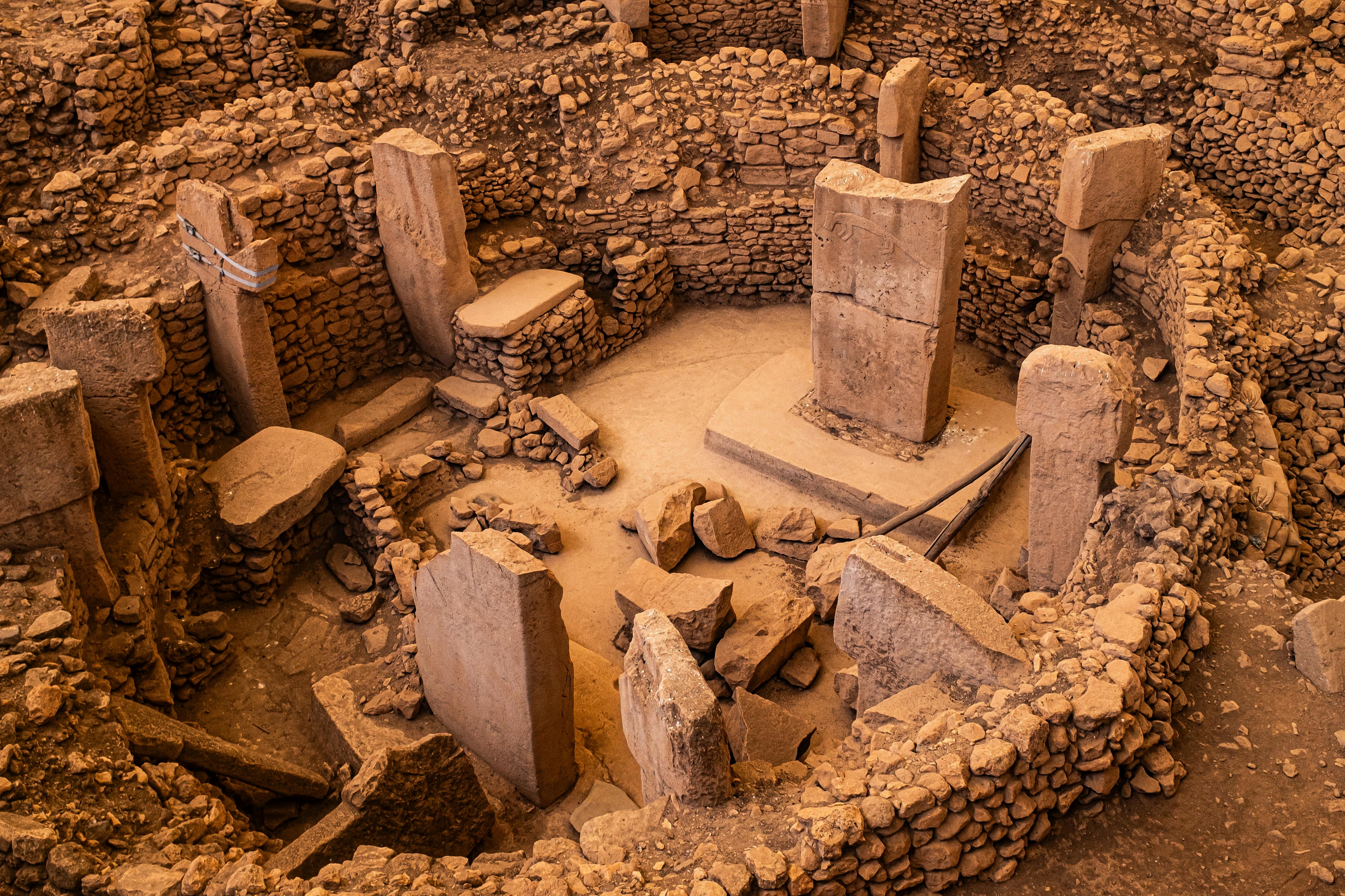 Kostenlos Erkunden Sie die antiken Steinstrukturen von Göbekli Tepe, einer prähistorischen archäologischen Stätte in der Türkei. Stock-Foto