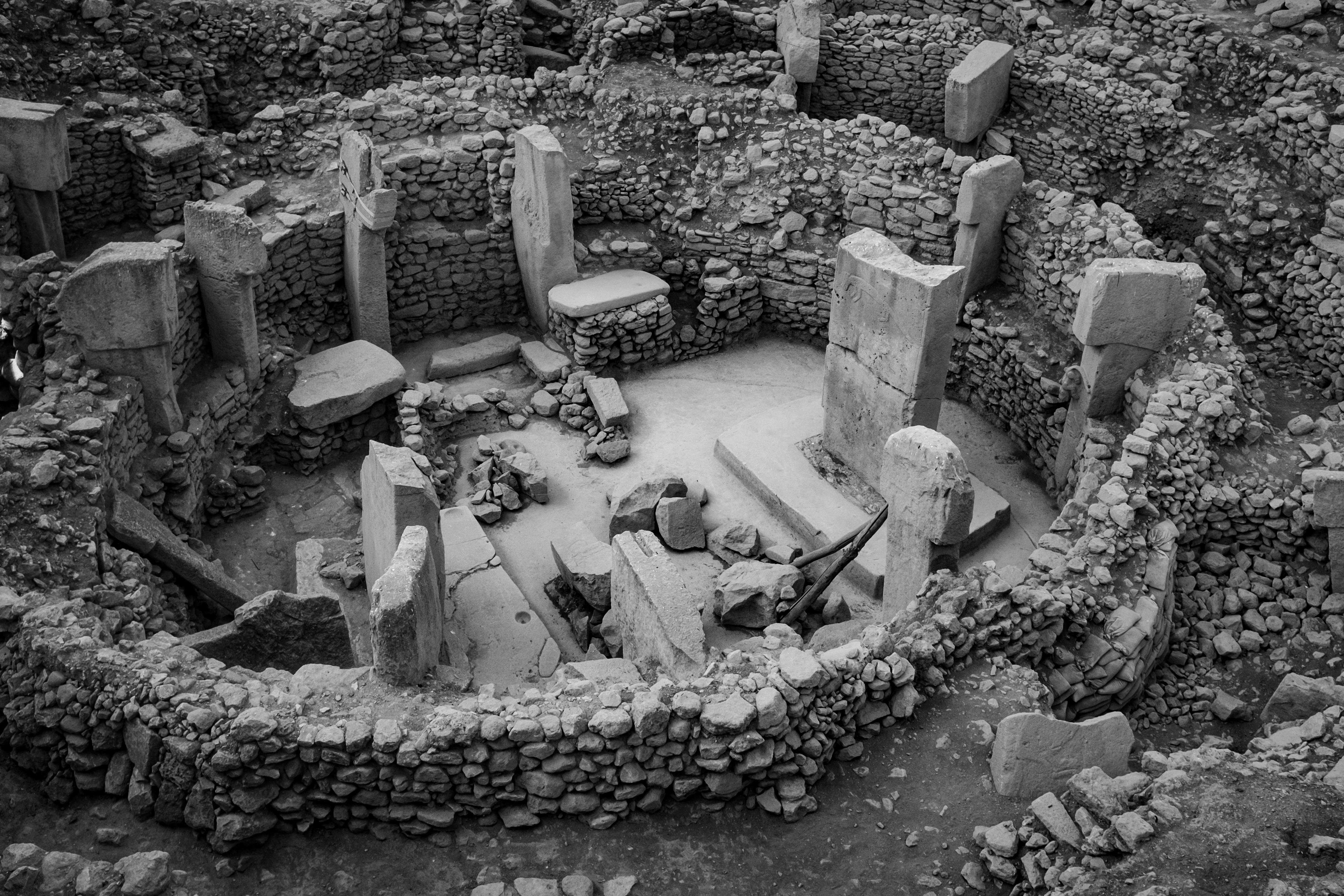 Δωρεάν Αεροφωτογραφία του αρχαίου πέτρινου κύκλου του Γκόμπεκλι Τεπέ με μονολιθικούς πυλώνες. Φωτογραφία από στοκ φωτογραφιών