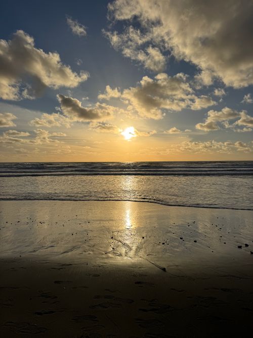 Free Breathtaking sunset over the ocean at Encinitas Beach, California, USA. Stock Photo