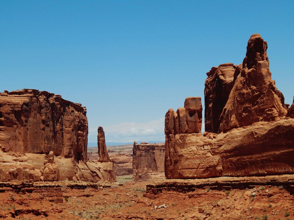 Majestic Red Rock Formations in Desert Landscape · Free Stock Photo