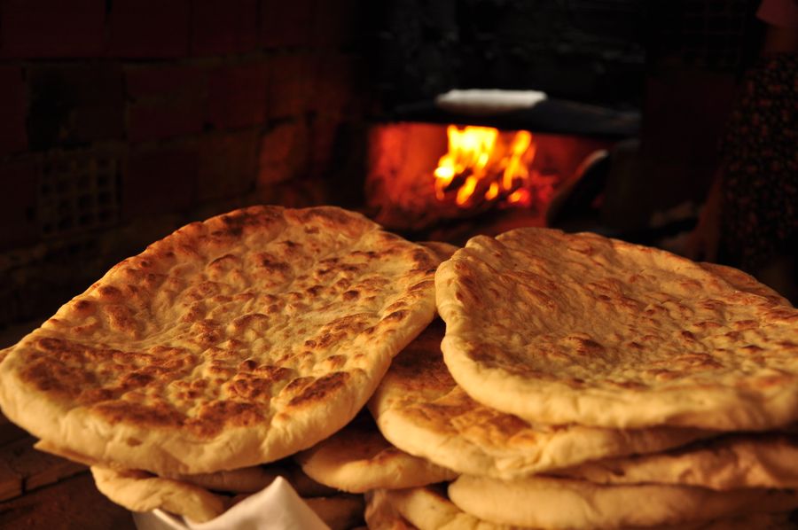 Roti dipanggang di oven tradisional
