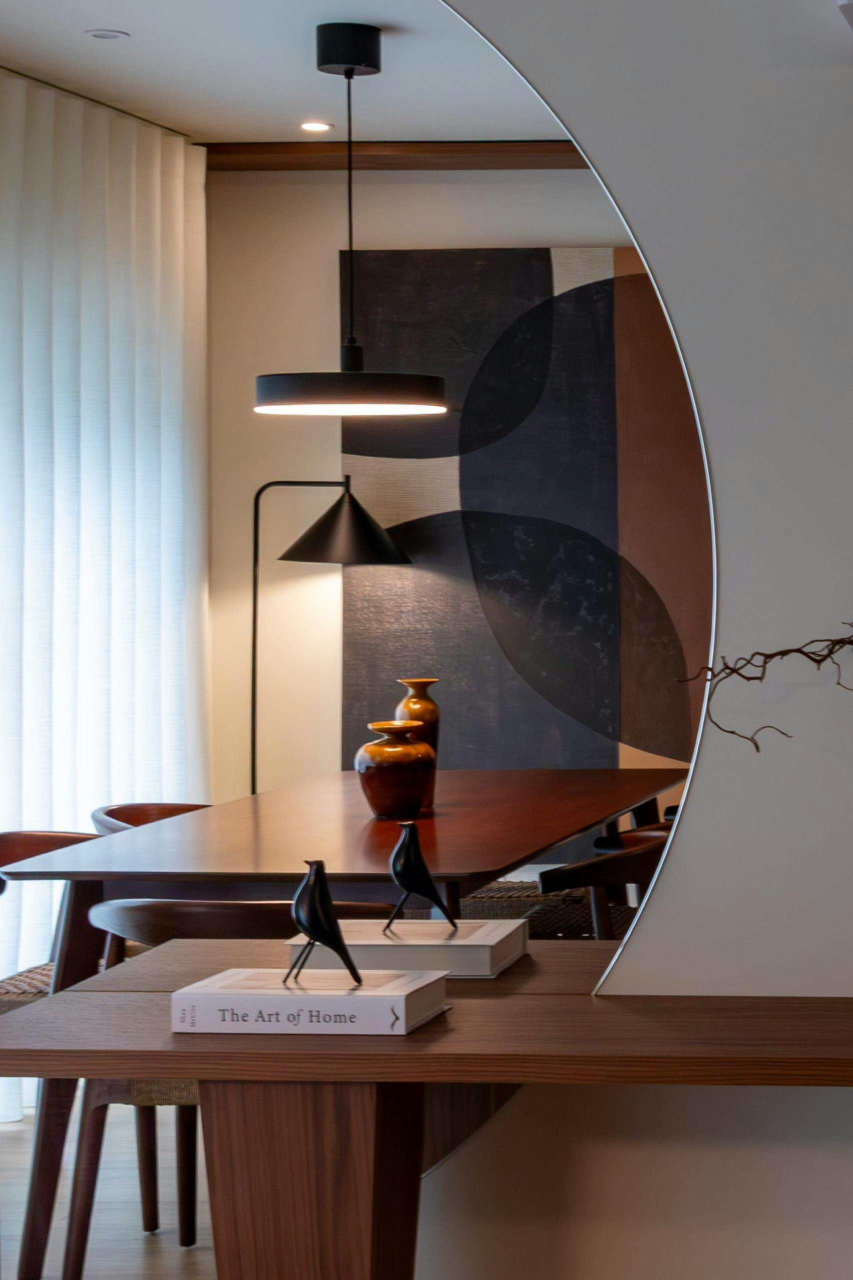 Kostenlos Stilvolles Interieur mit modernen Möbeln und künstlerischen Elementen in Portugal. Stock-Foto